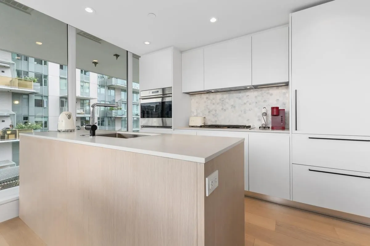 1105 1180 Broughton Street