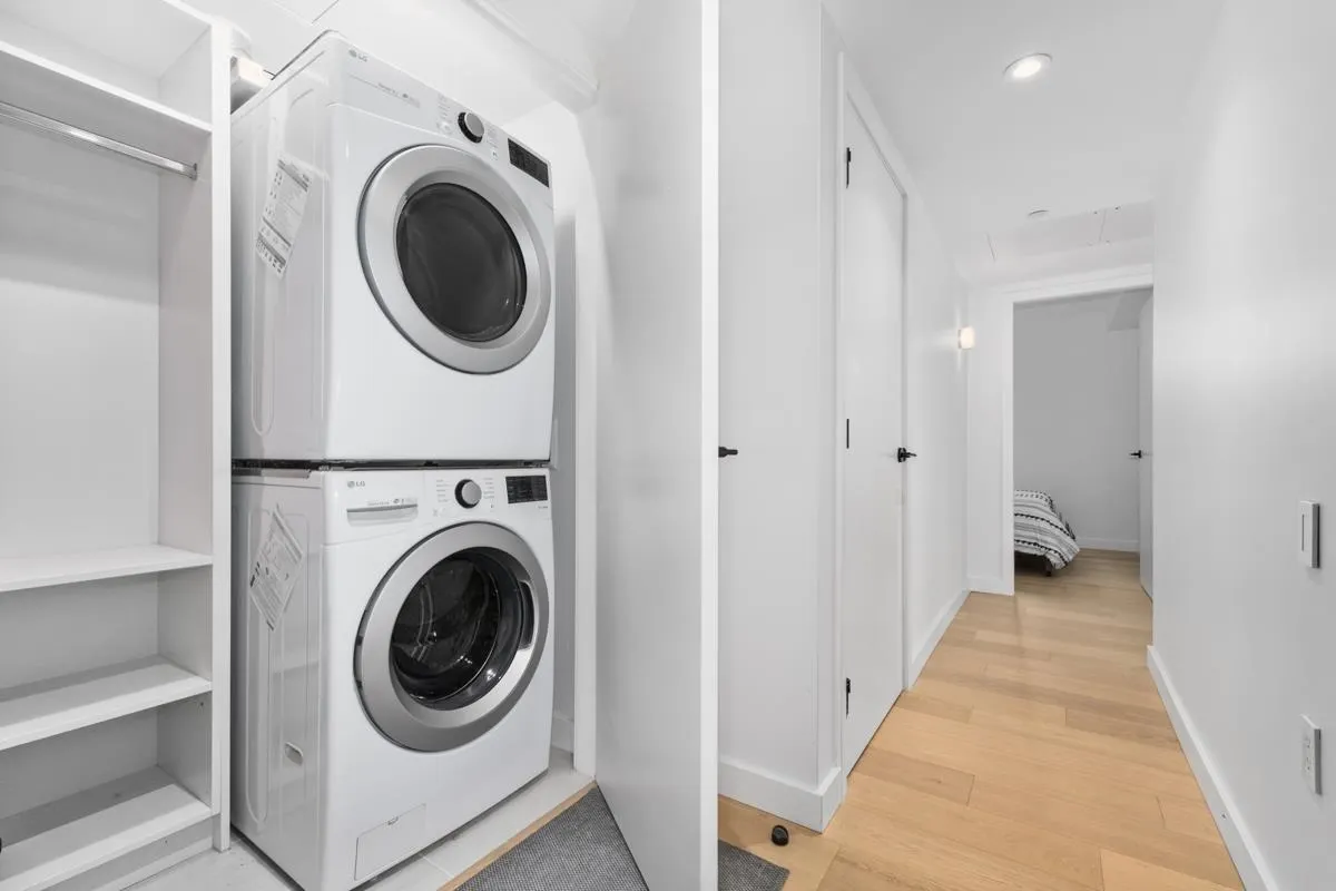 1105 1180 Broughton Street