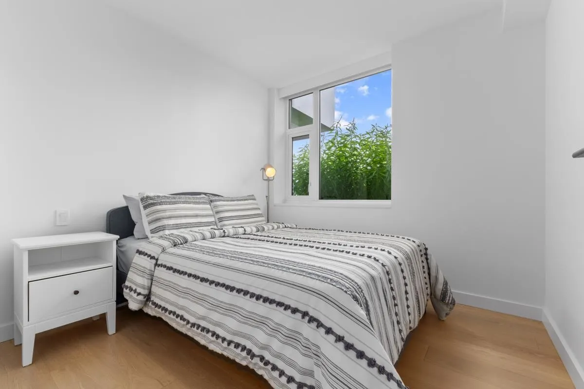 1105 1180 Broughton Street