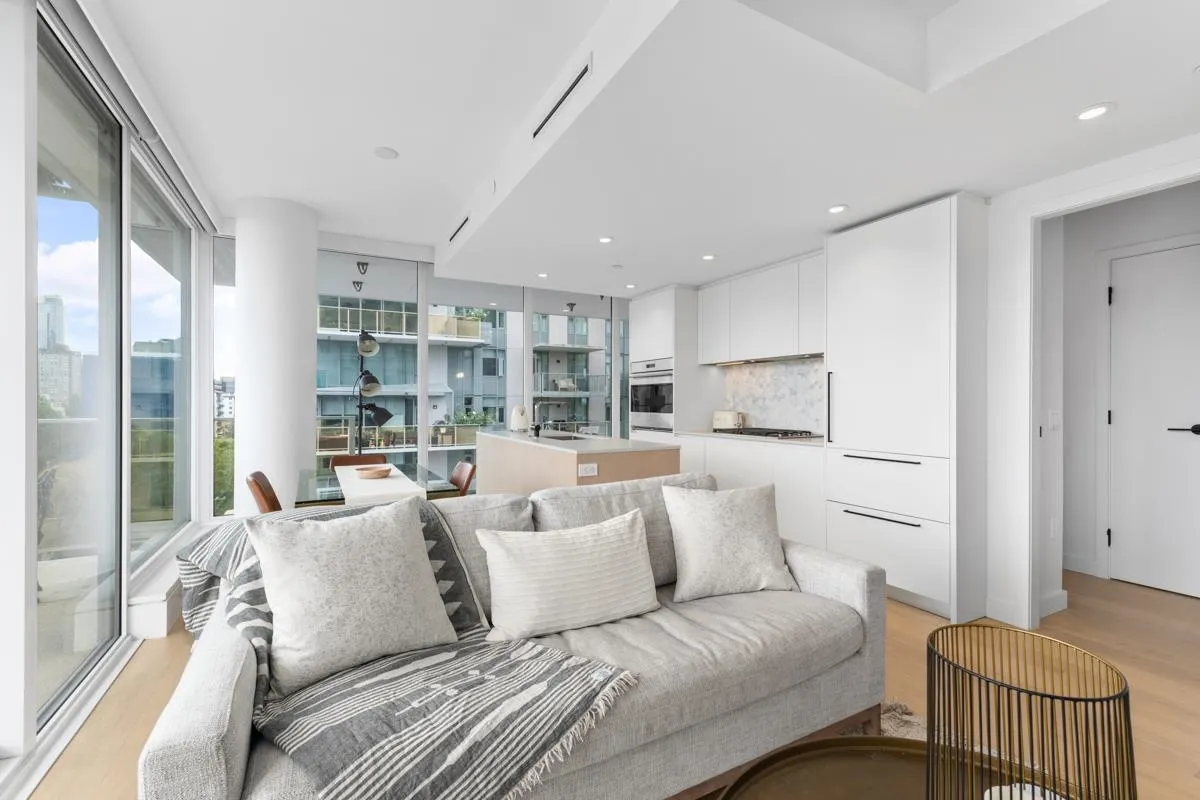 1105 1180 Broughton Street