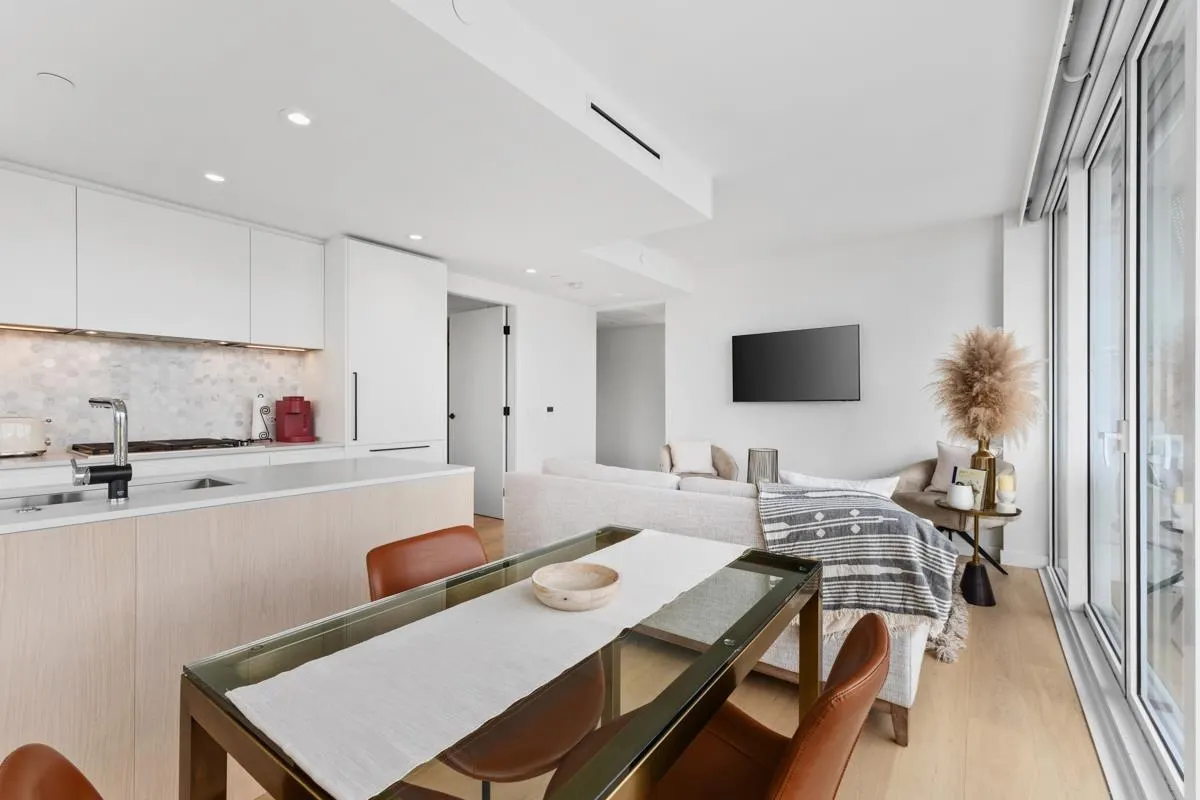 1105 1180 Broughton Street