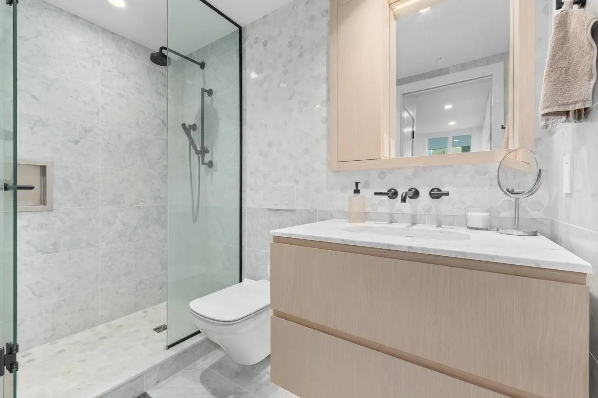 1105 1180 Broughton Street