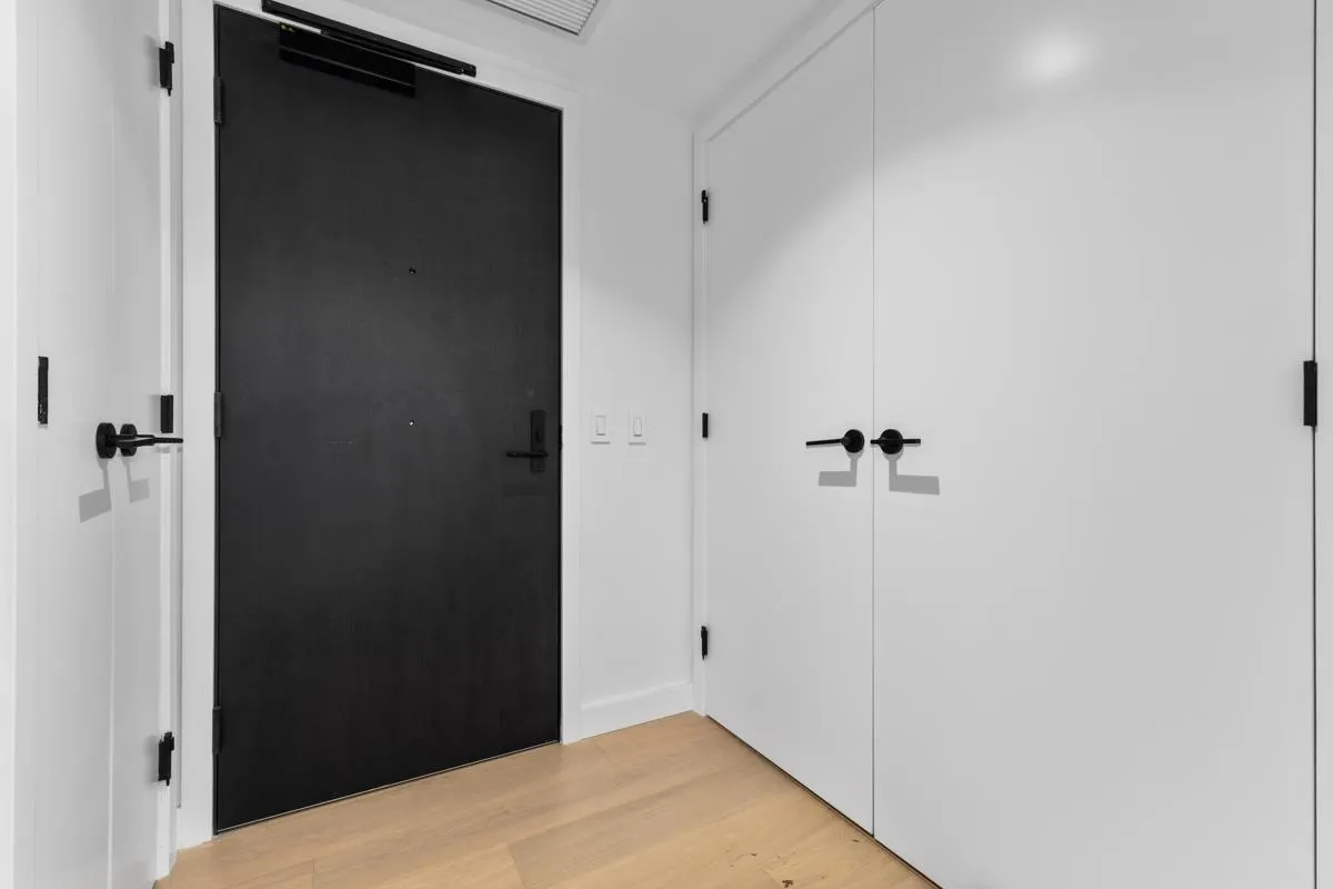 1105 1180 Broughton Street