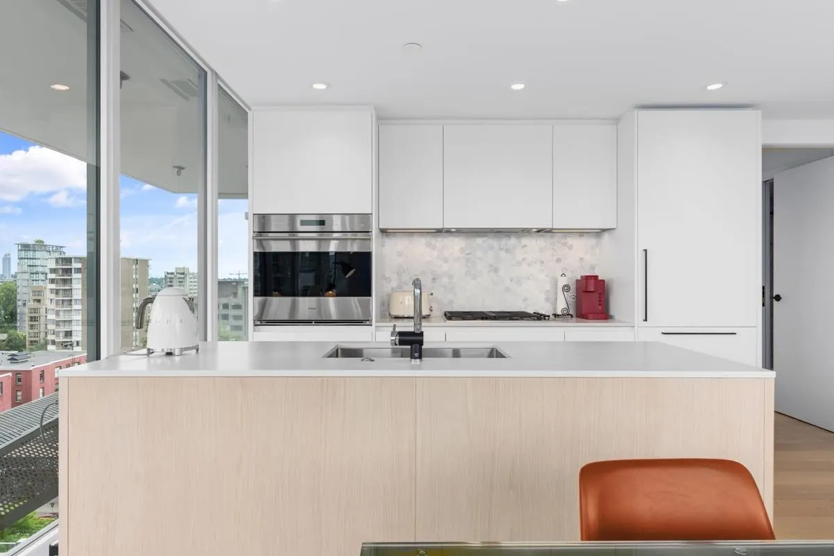 1105 1180 Broughton Street