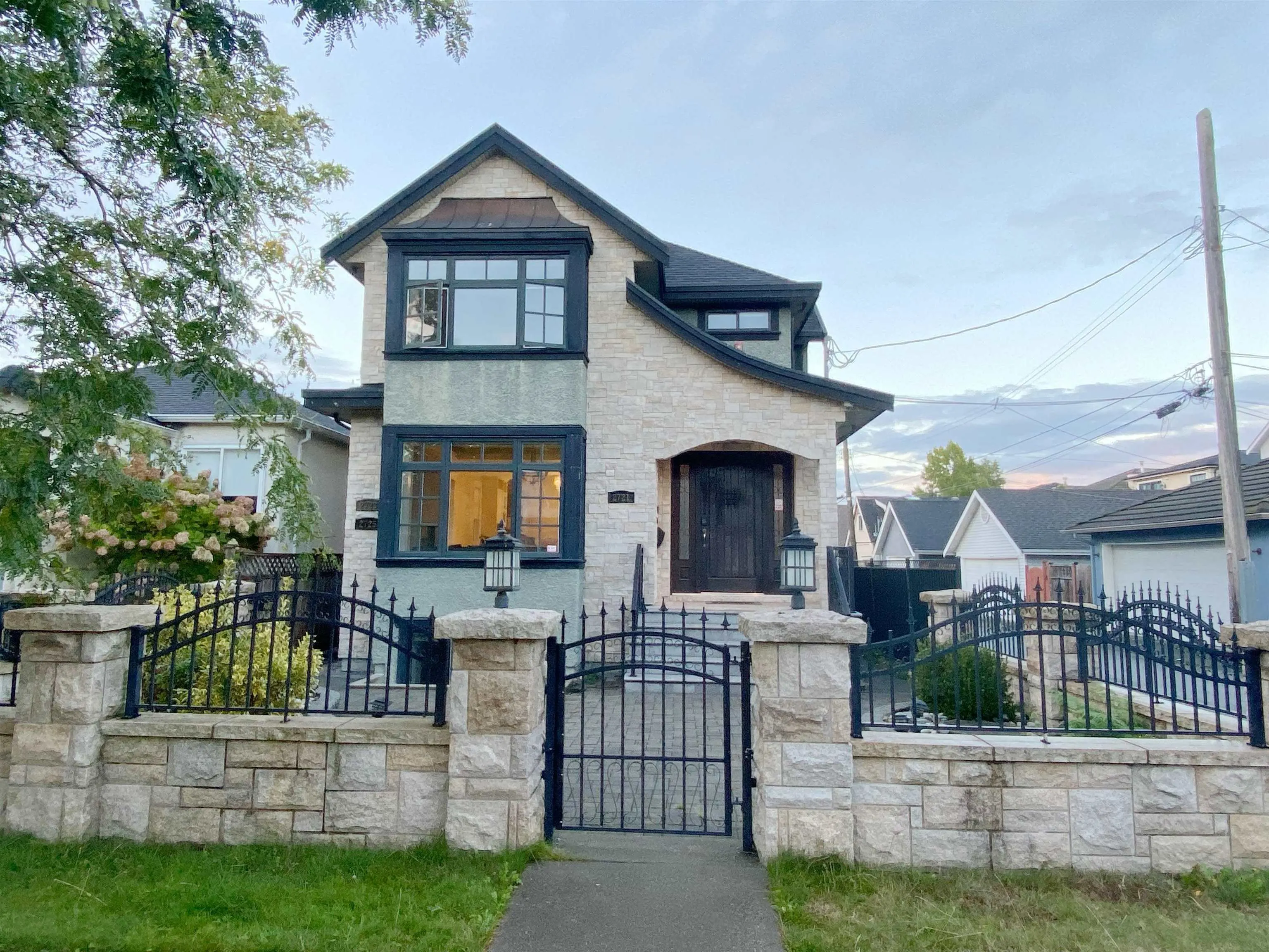 2721 W 21 Avenue