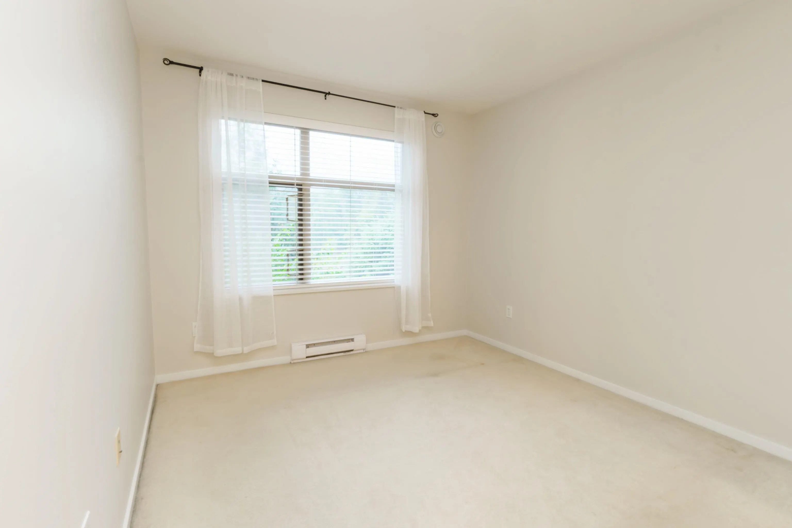 302 300 Klahanie Drive