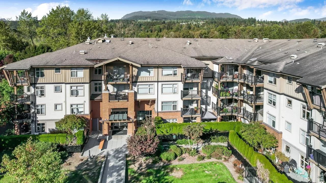 302 300 Klahanie Drive