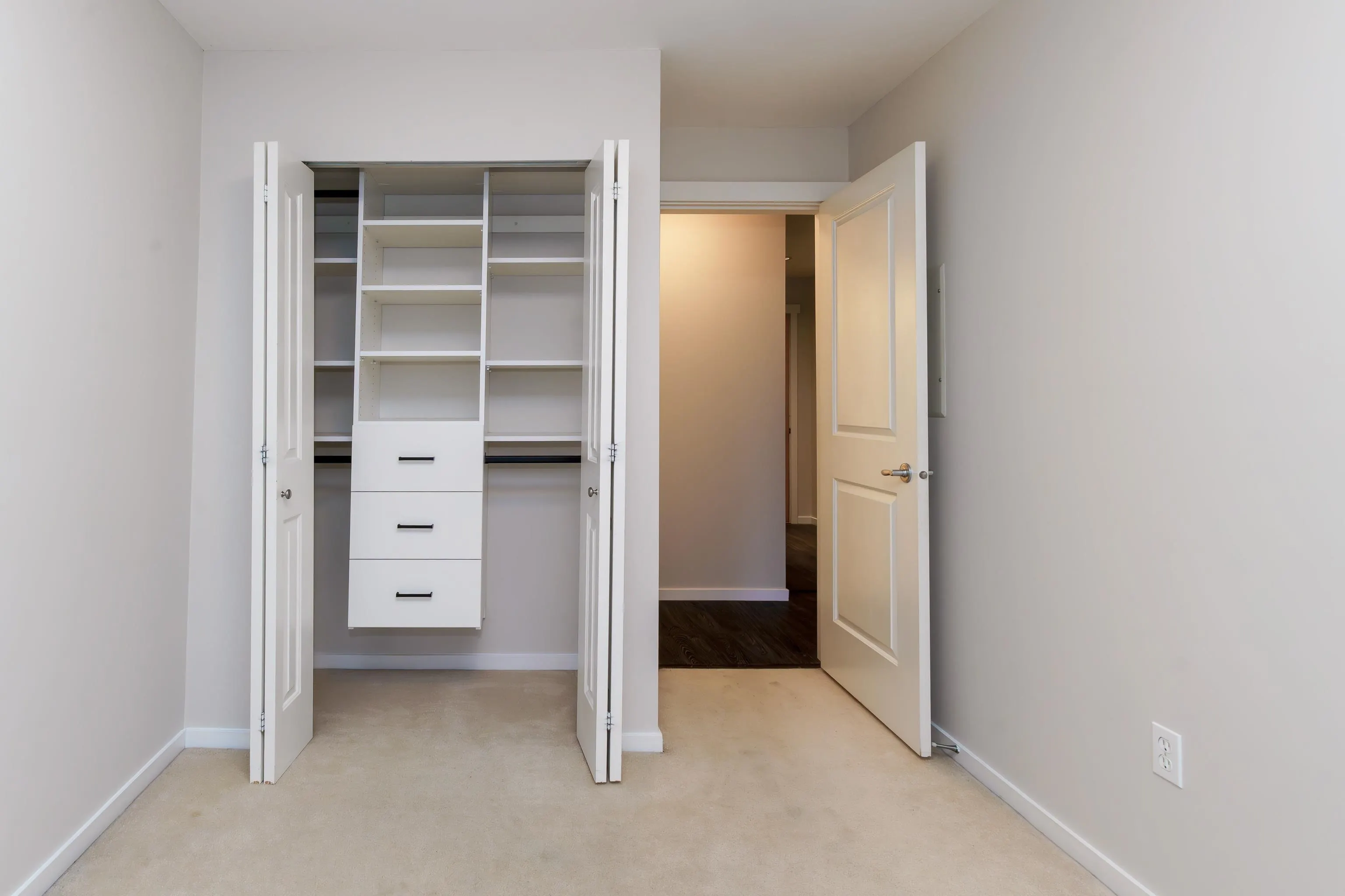 302 300 Klahanie Drive