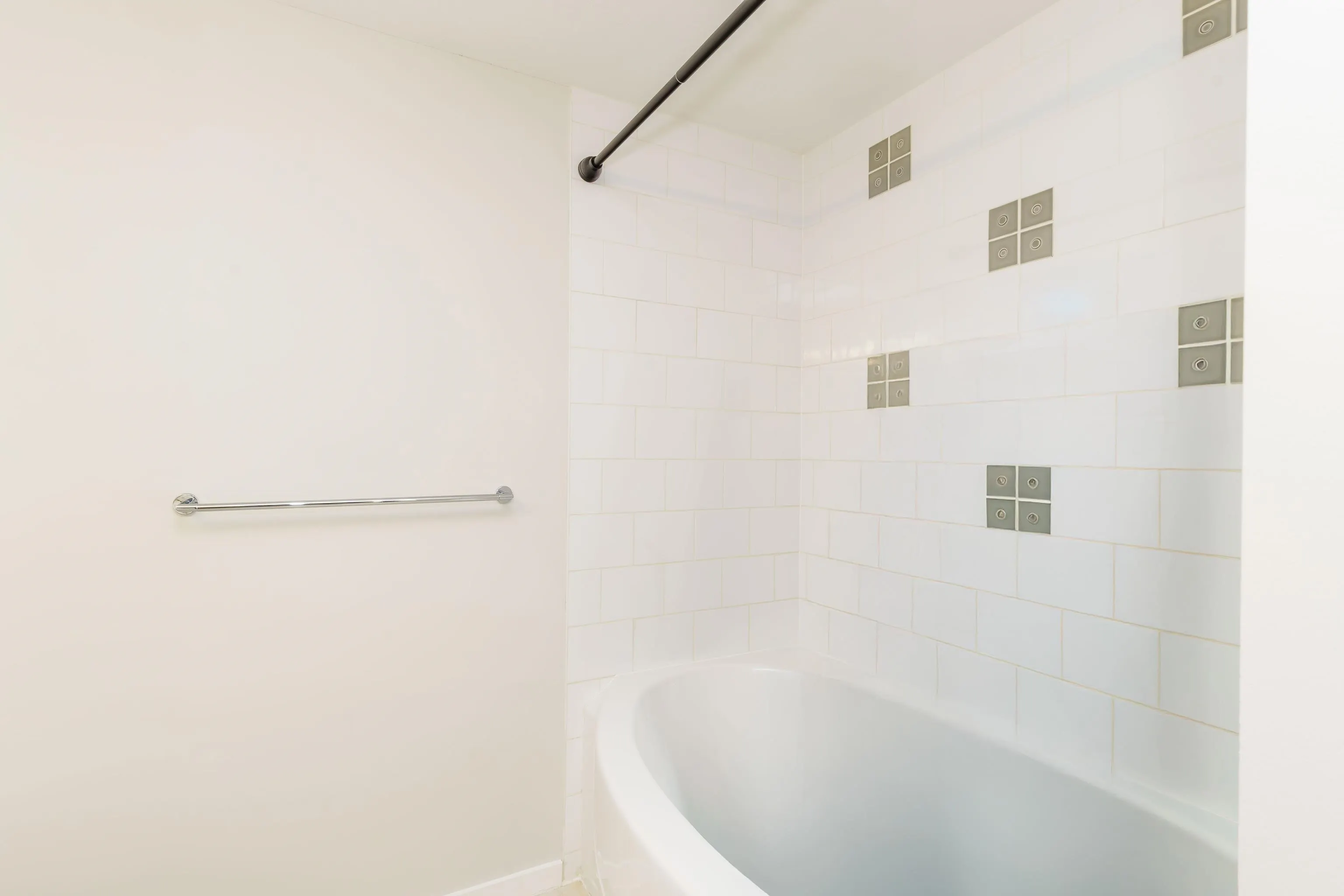 302 300 Klahanie Drive