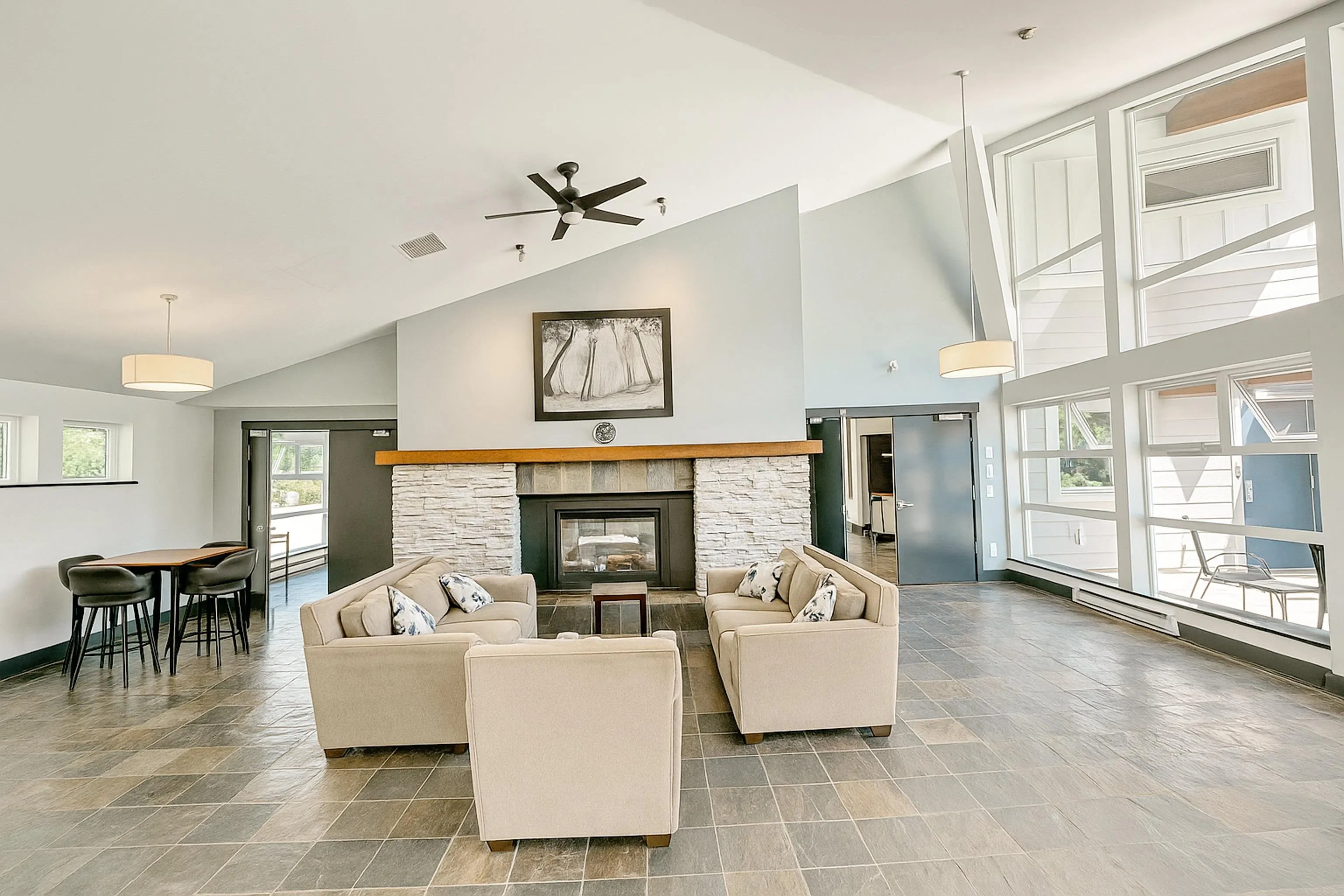 302 300 Klahanie Drive