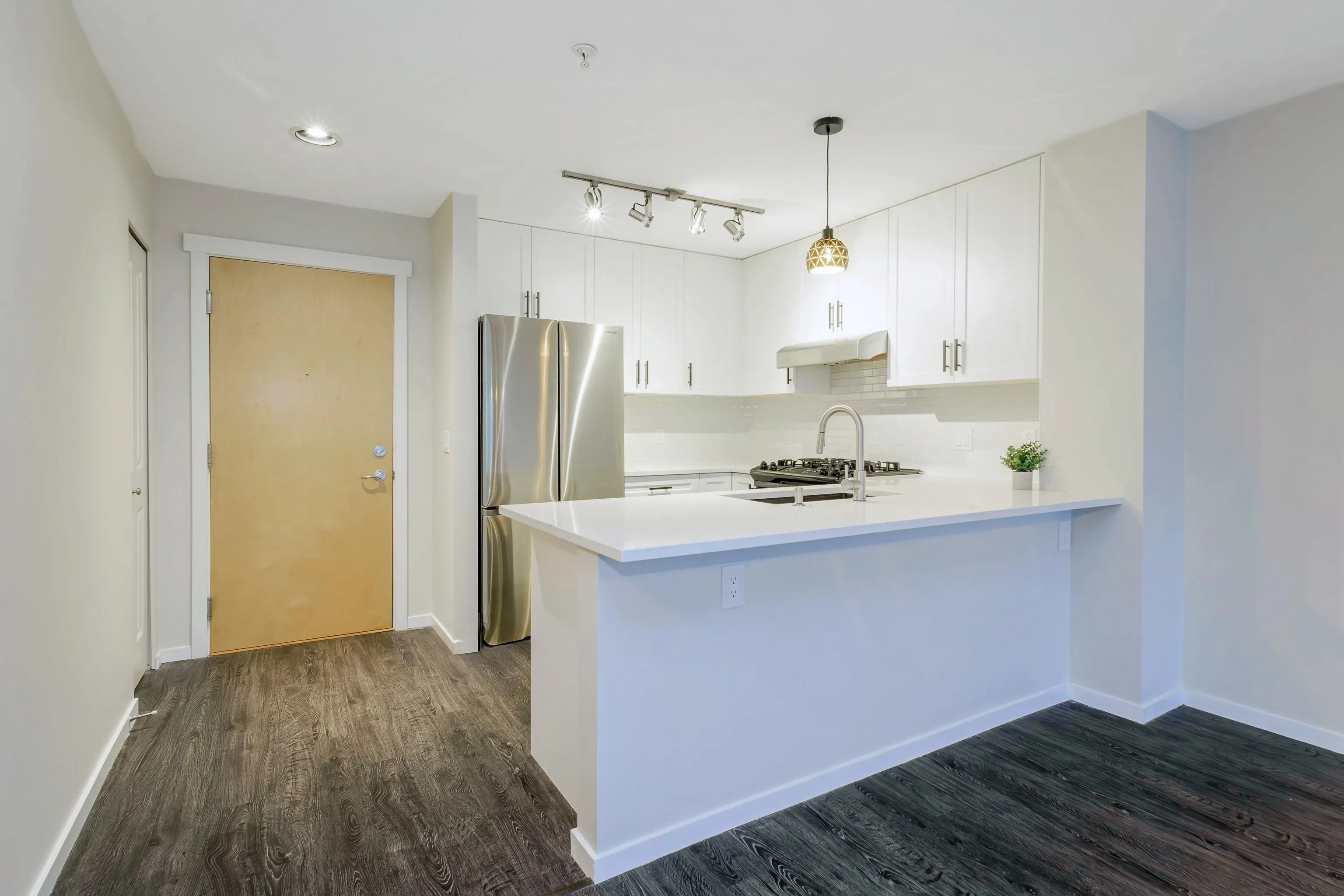 302 300 Klahanie Drive