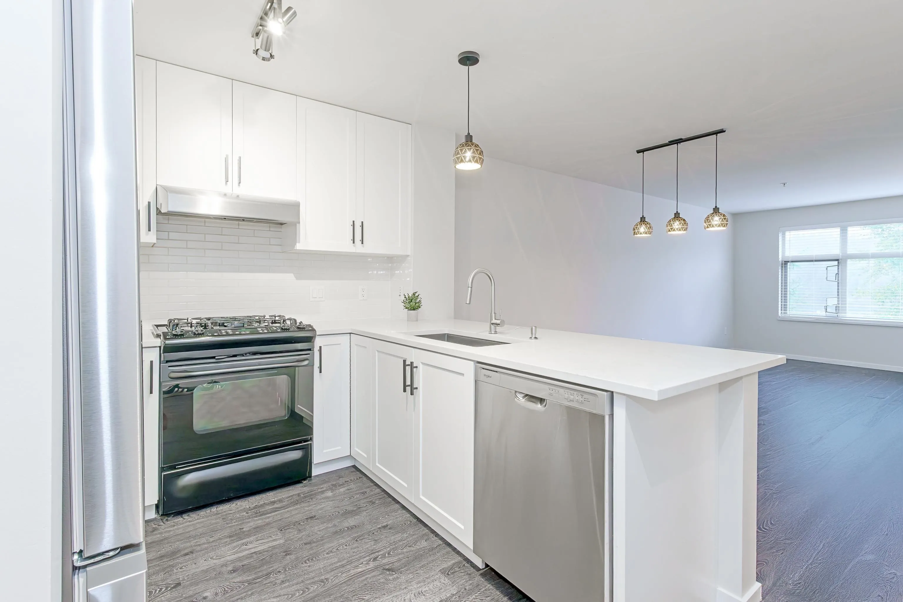 302 300 Klahanie Drive