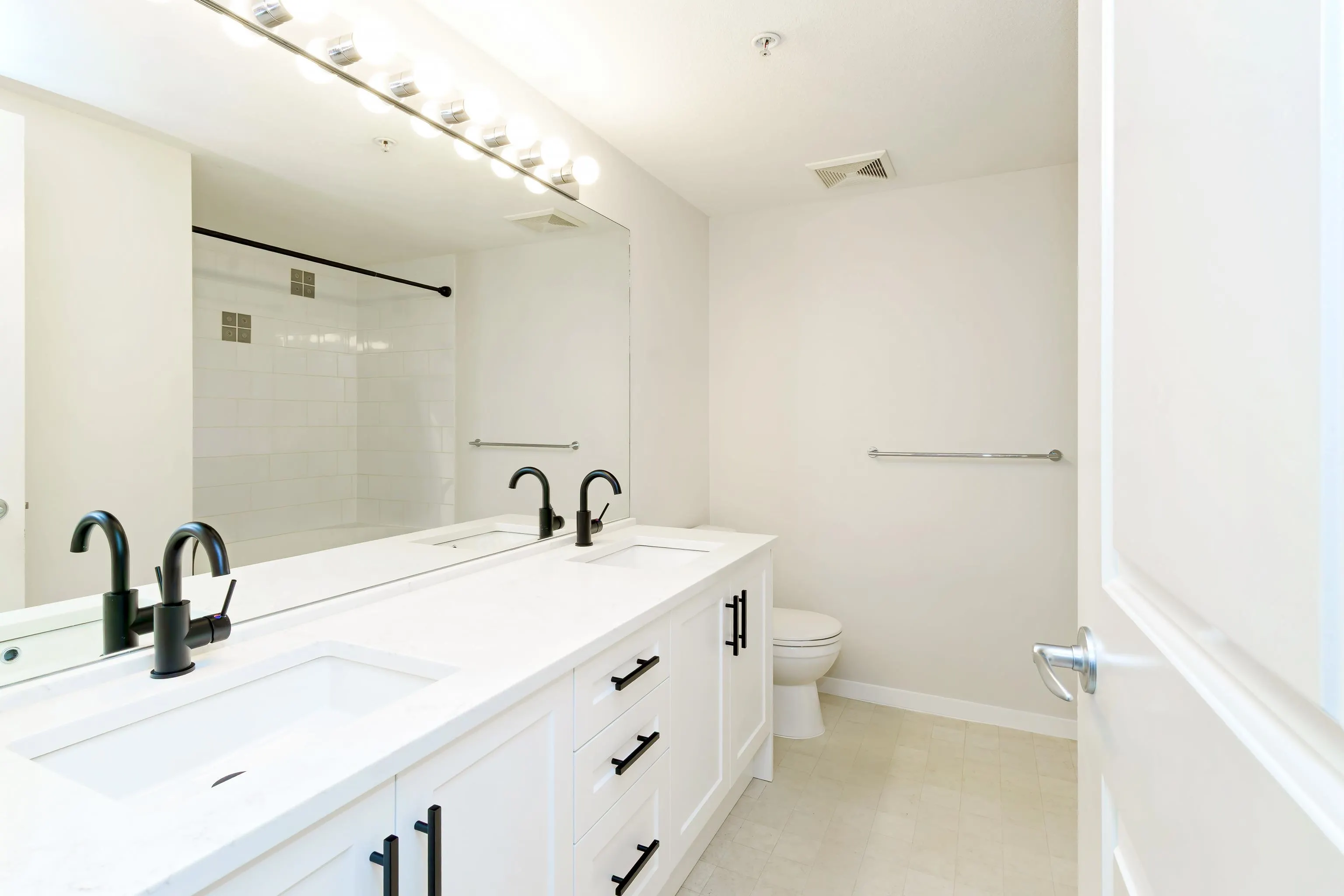 302 300 Klahanie Drive