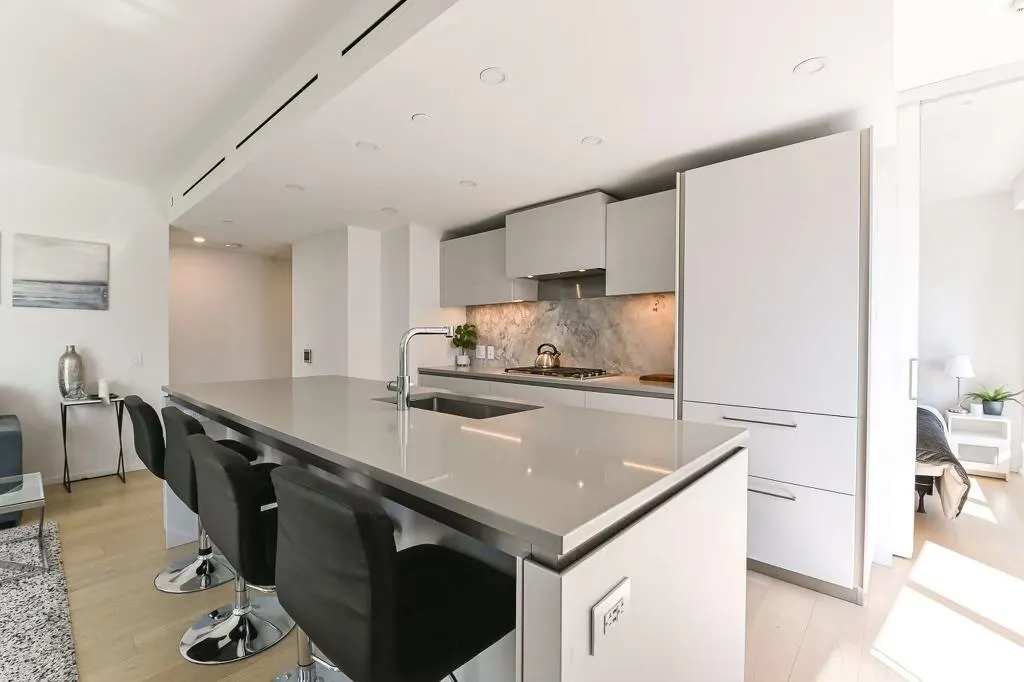 402 889 Pacific Street