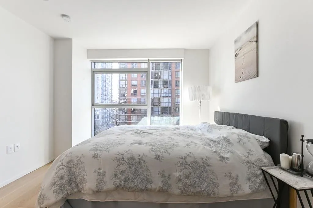 402 889 Pacific Street