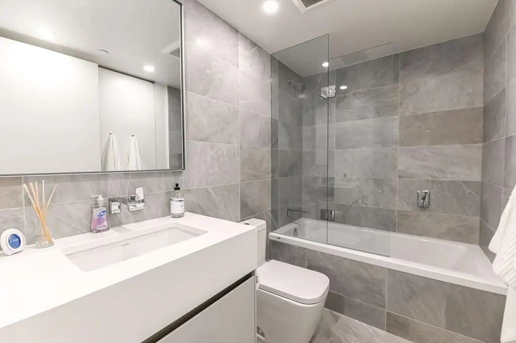 402 889 Pacific Street