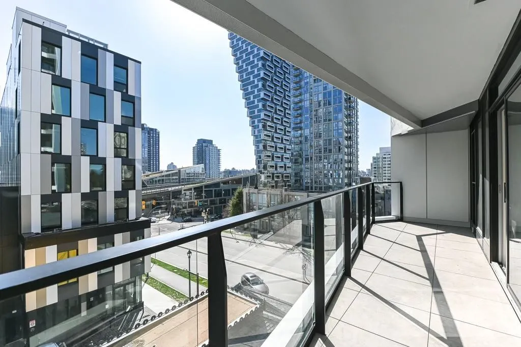 402 889 Pacific Street