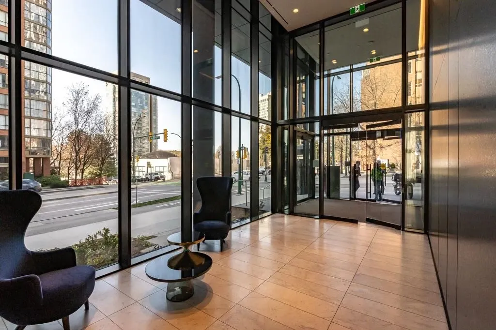 402 889 Pacific Street