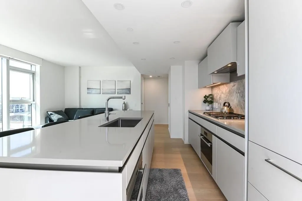 402 889 Pacific Street