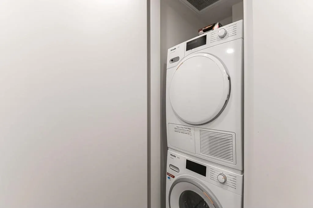 402 889 Pacific Street