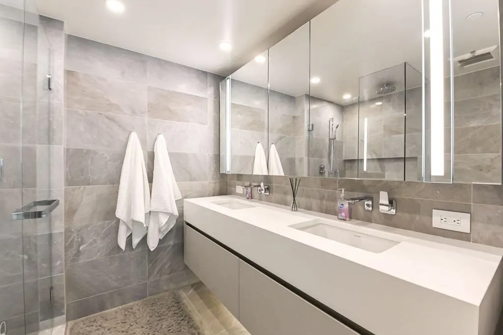 402 889 Pacific Street