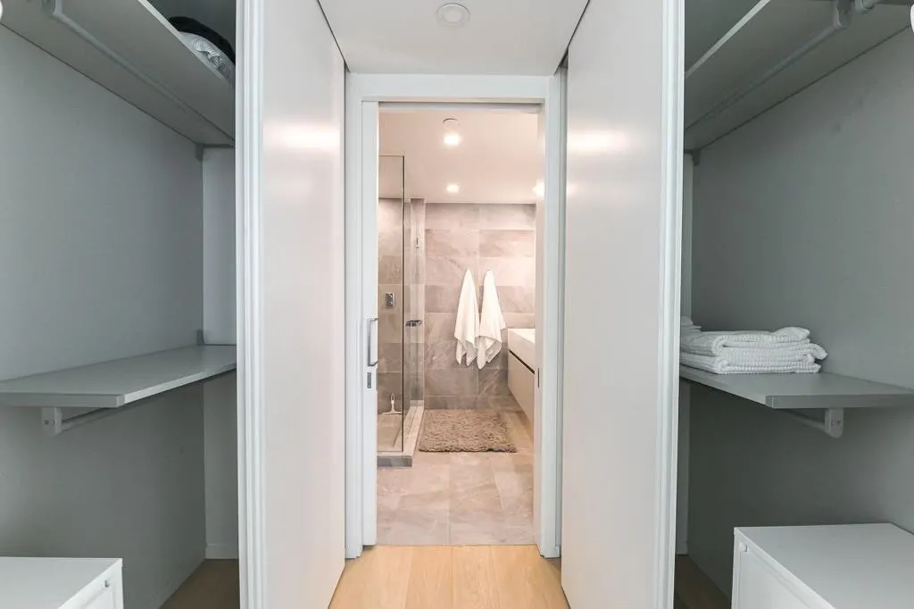 402 889 Pacific Street