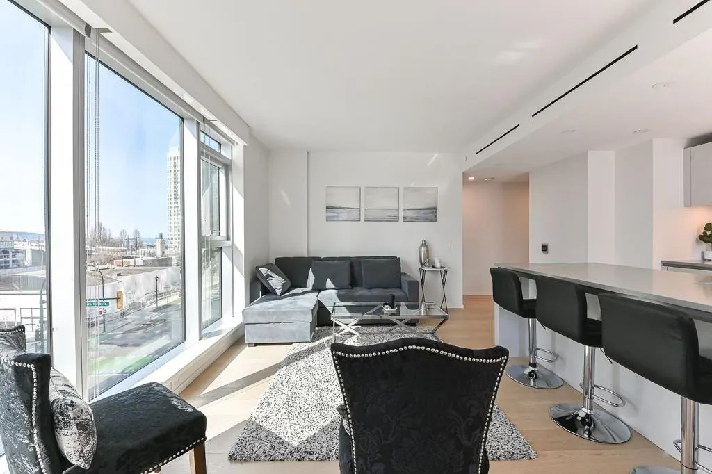 402 889 Pacific Street