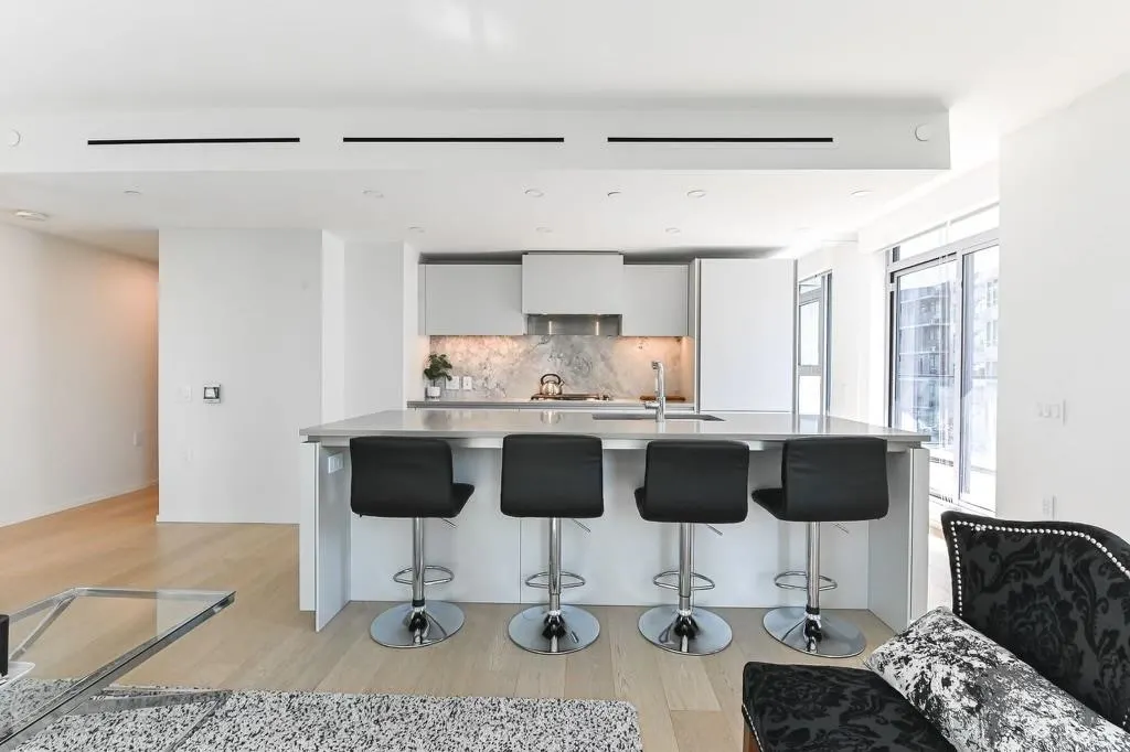 402 889 Pacific Street