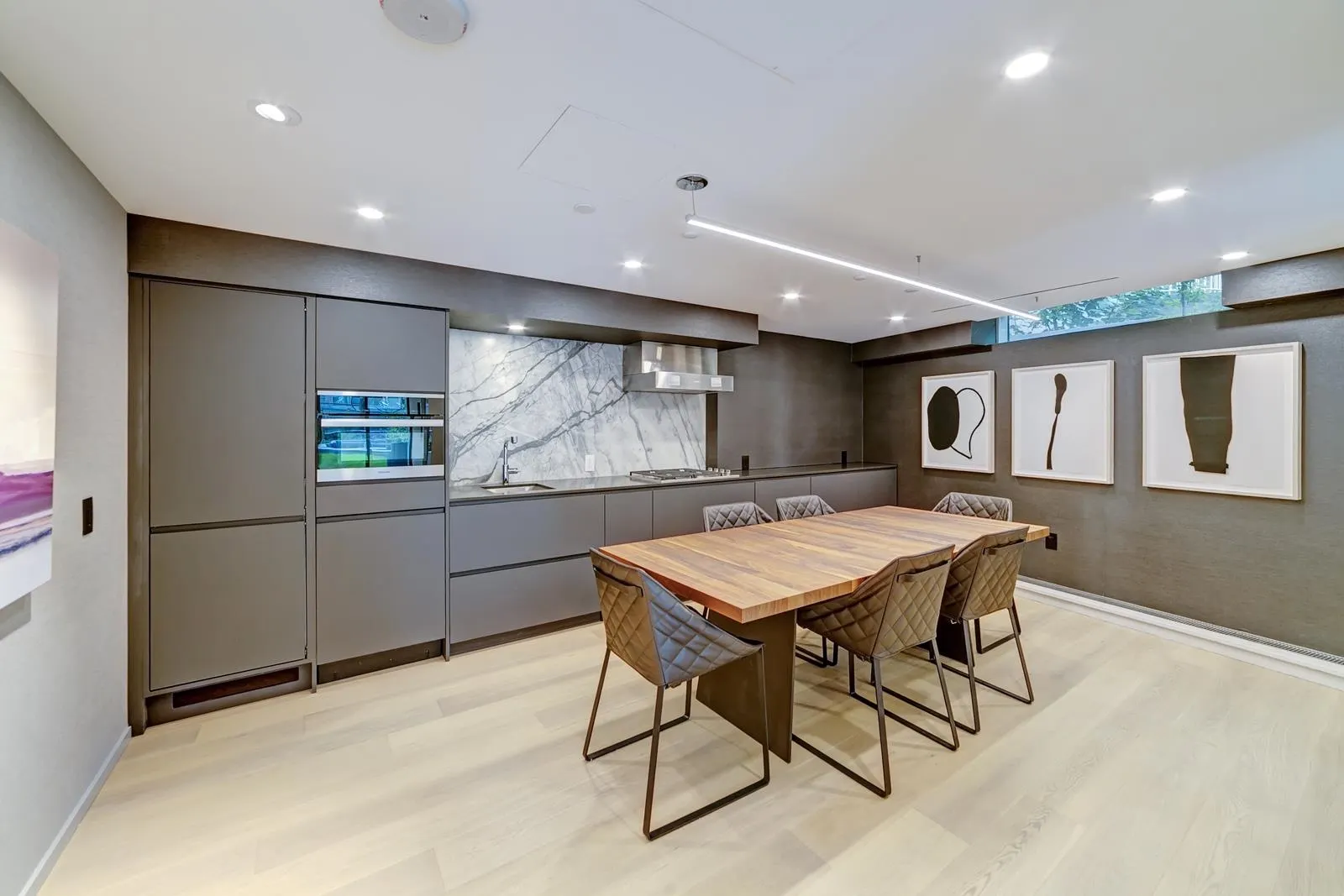 402 889 Pacific Street