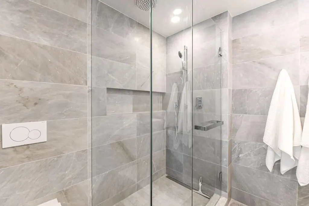 402 889 Pacific Street