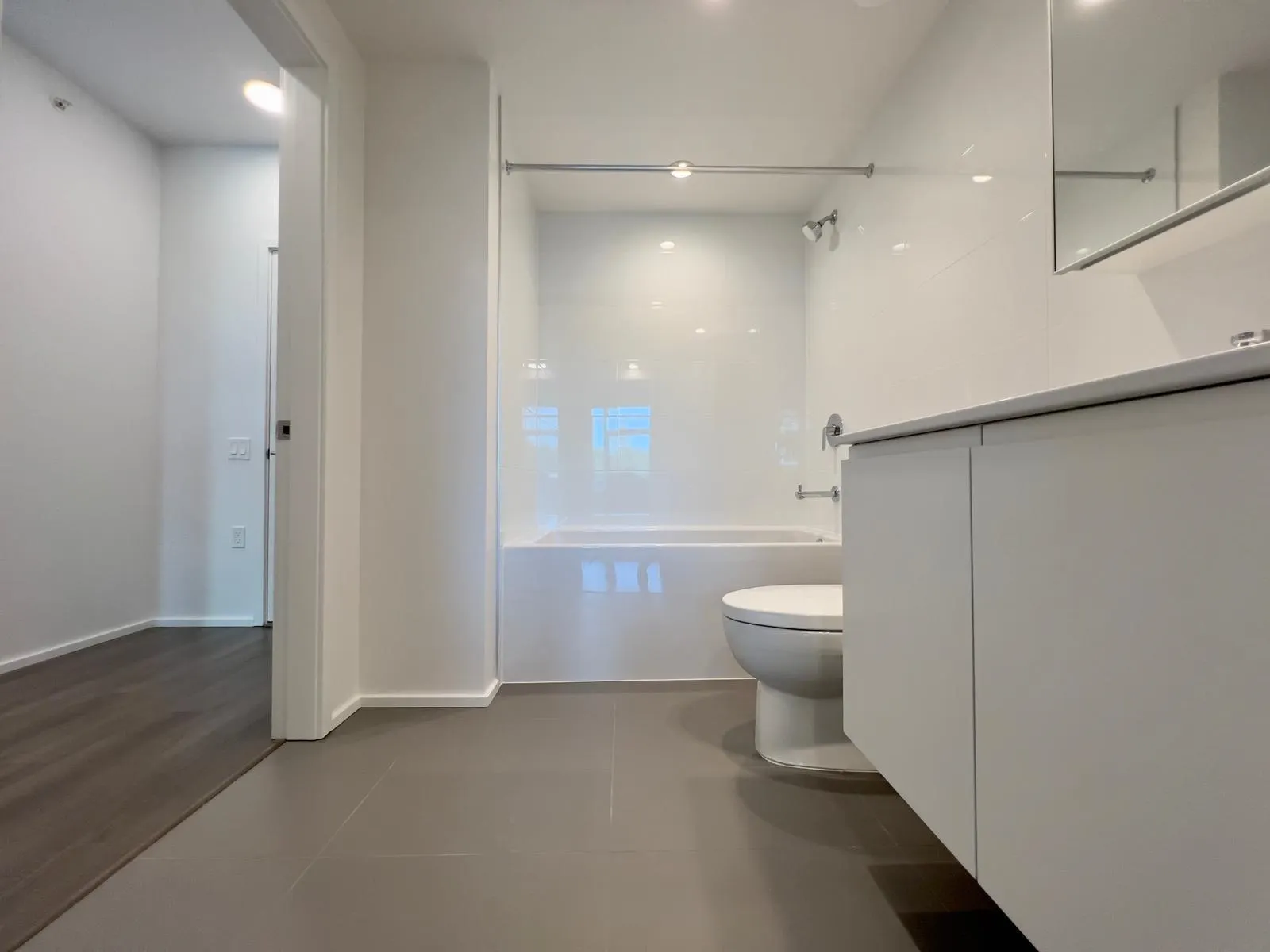 304 3809 Evergreen Place