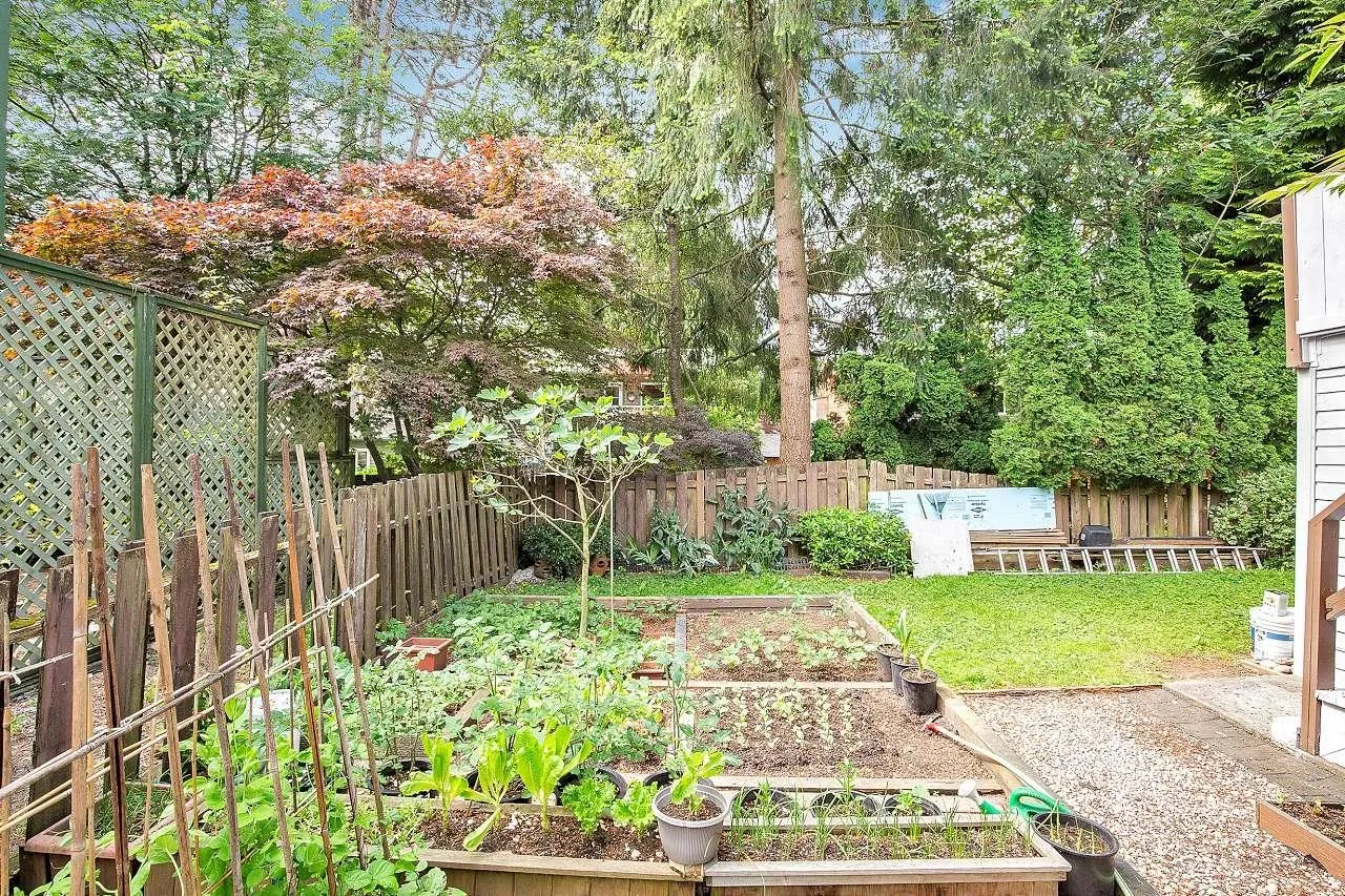 11820 Staples Crescent