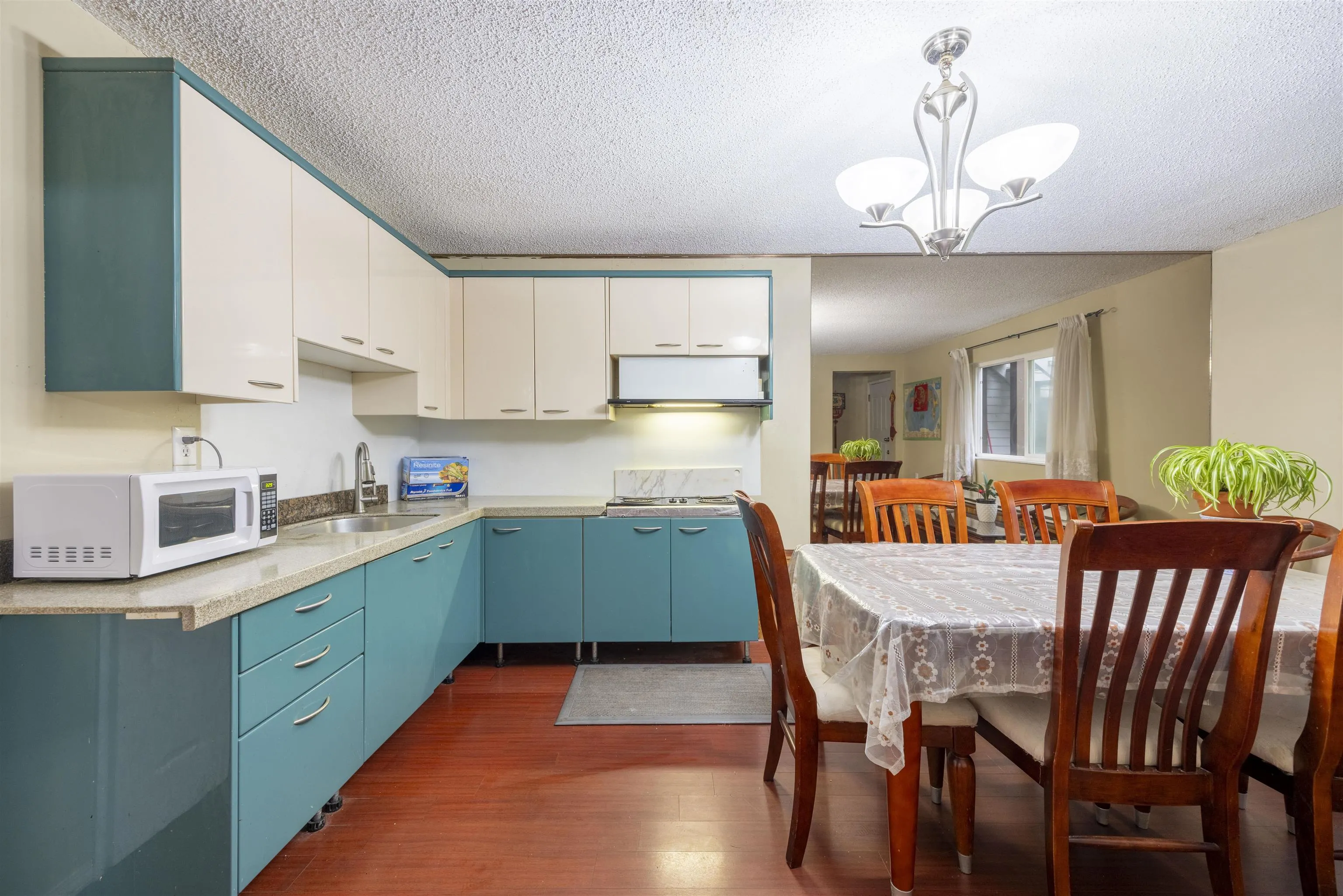 11820 Staples Crescent