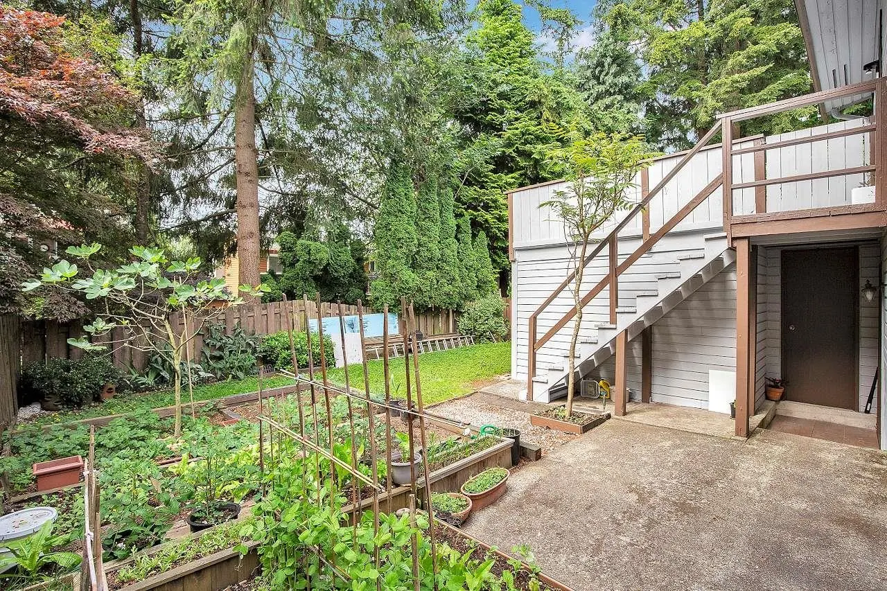 11820 Staples Crescent