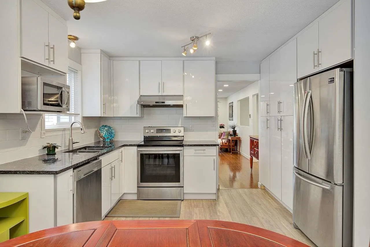 11820 Staples Crescent