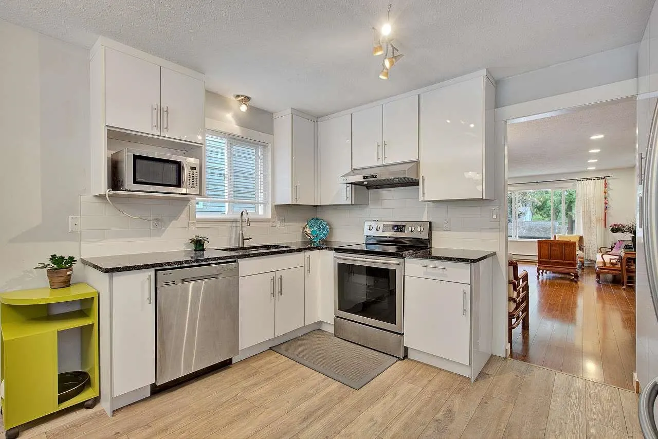 11820 Staples Crescent