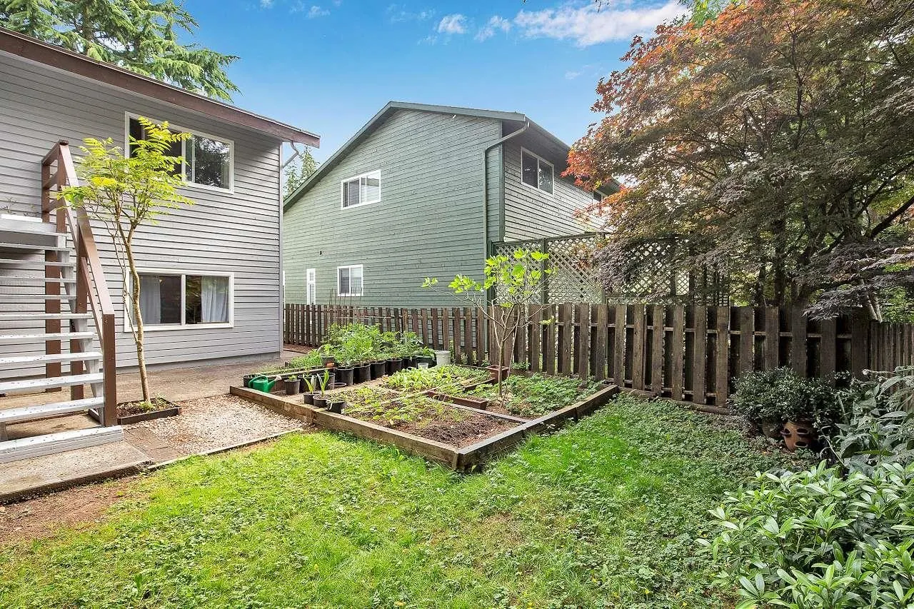 11820 Staples Crescent