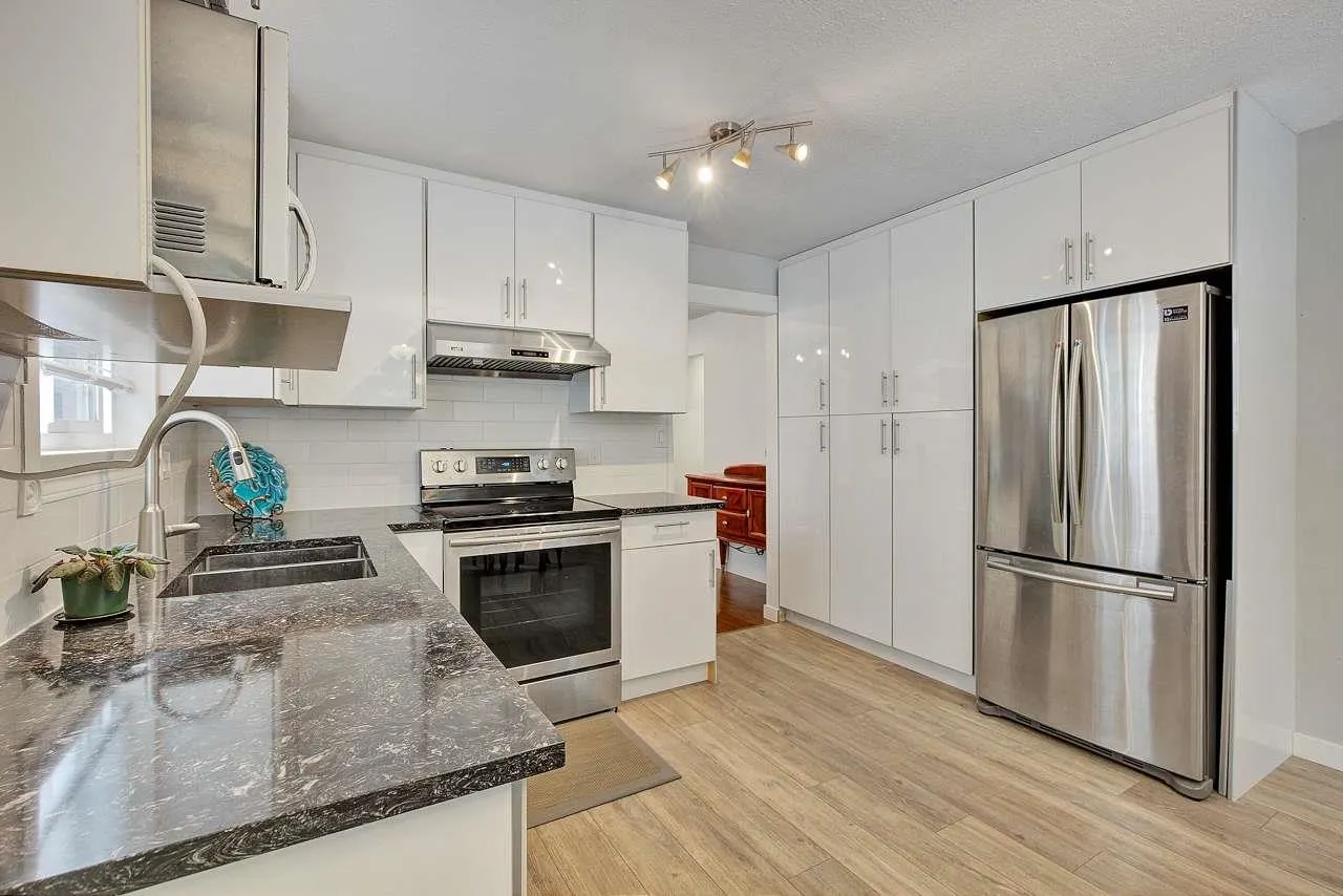 11820 Staples Crescent