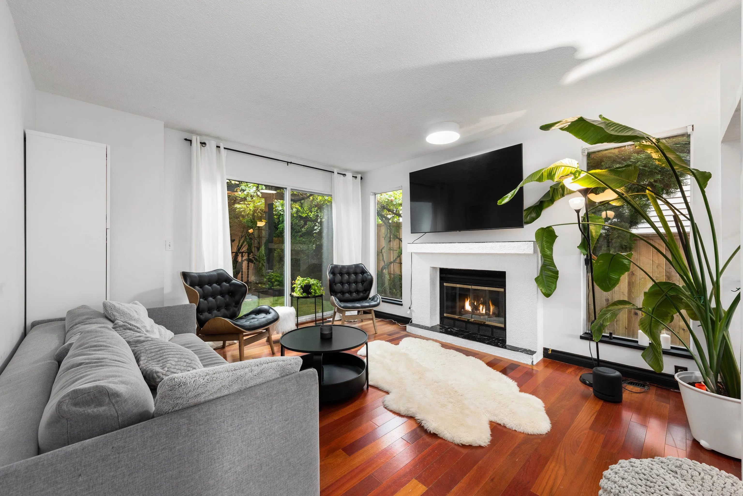 1128 Fraserview Street