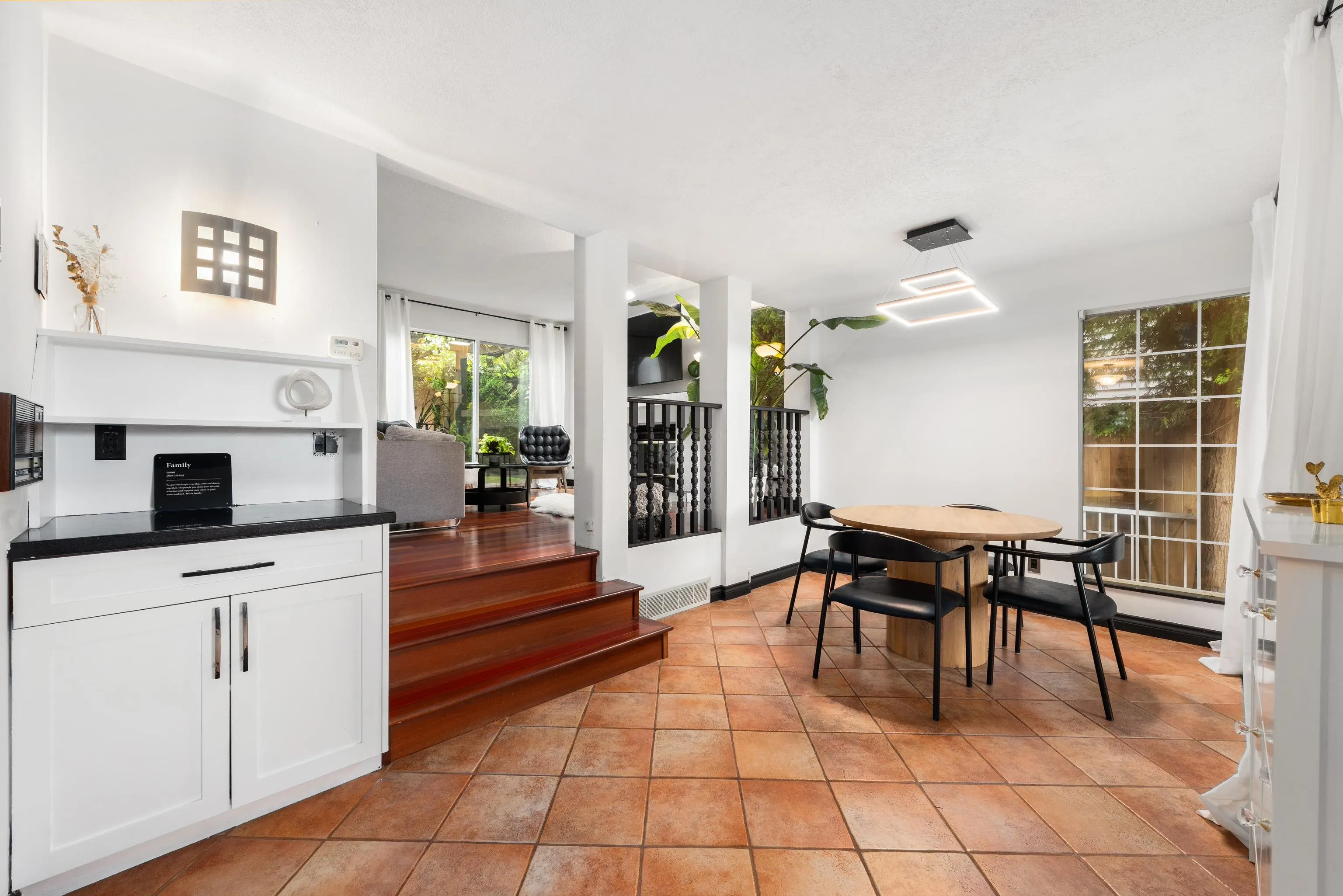 1128 Fraserview Street