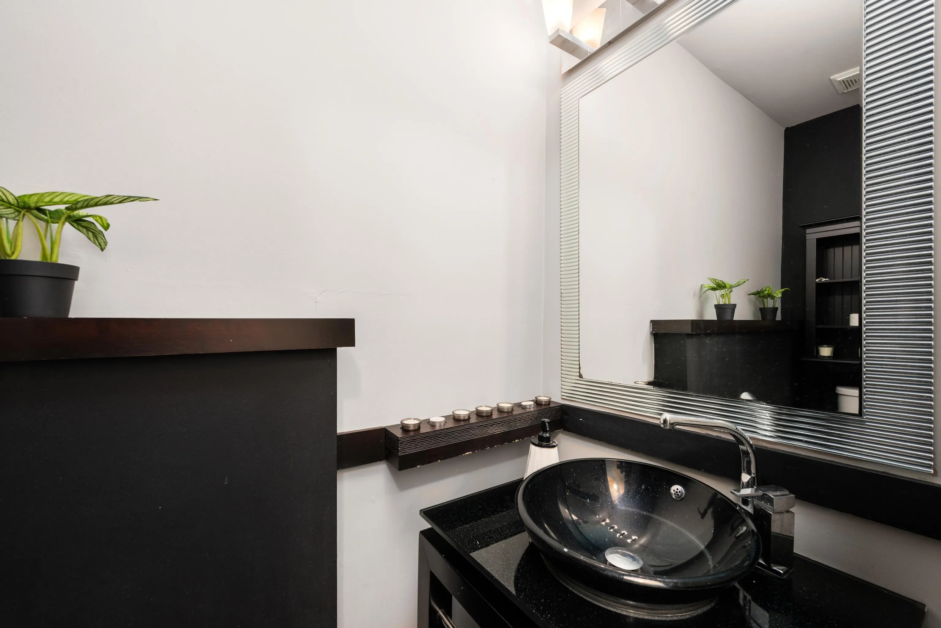 1128 Fraserview Street