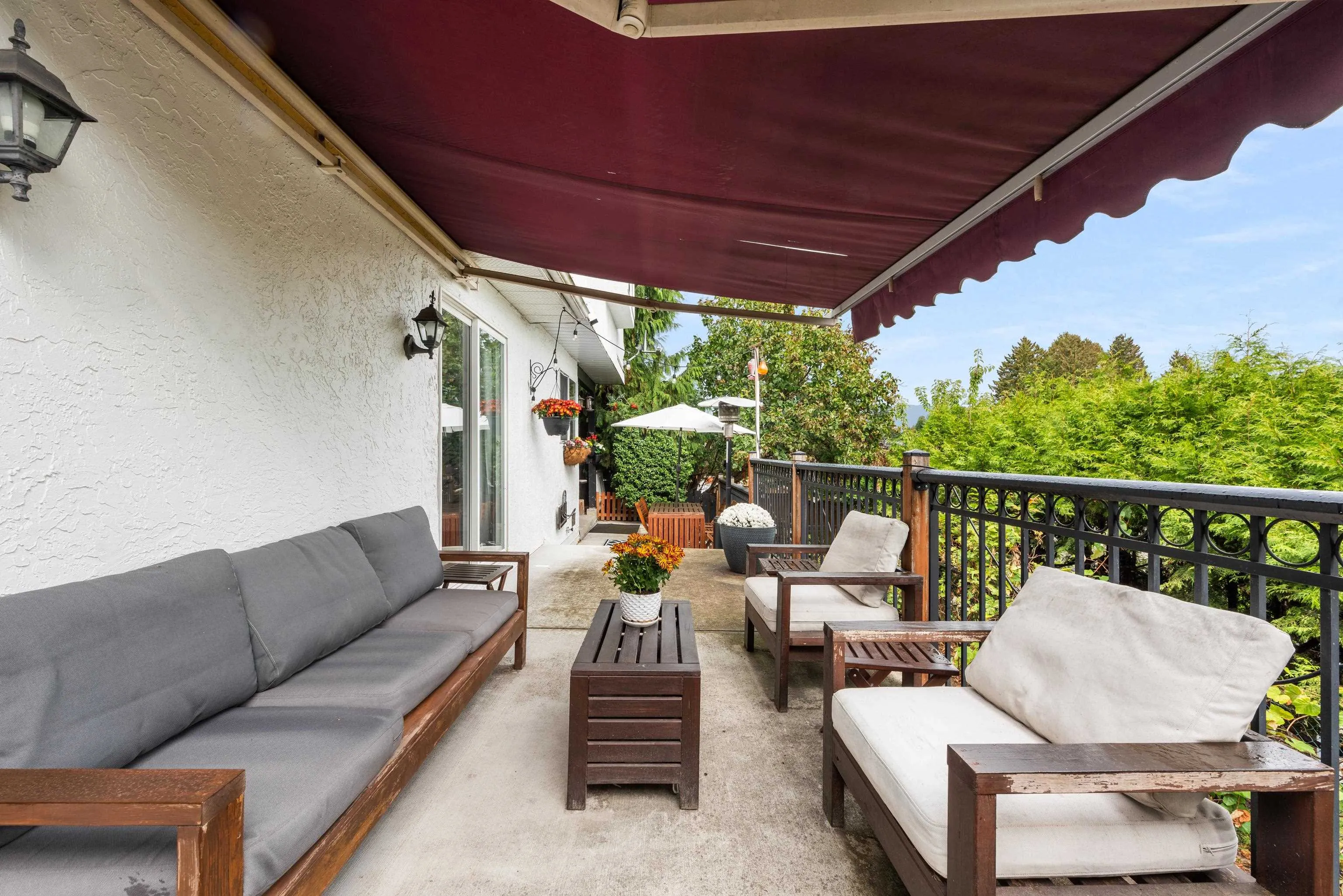 1128 Fraserview Street