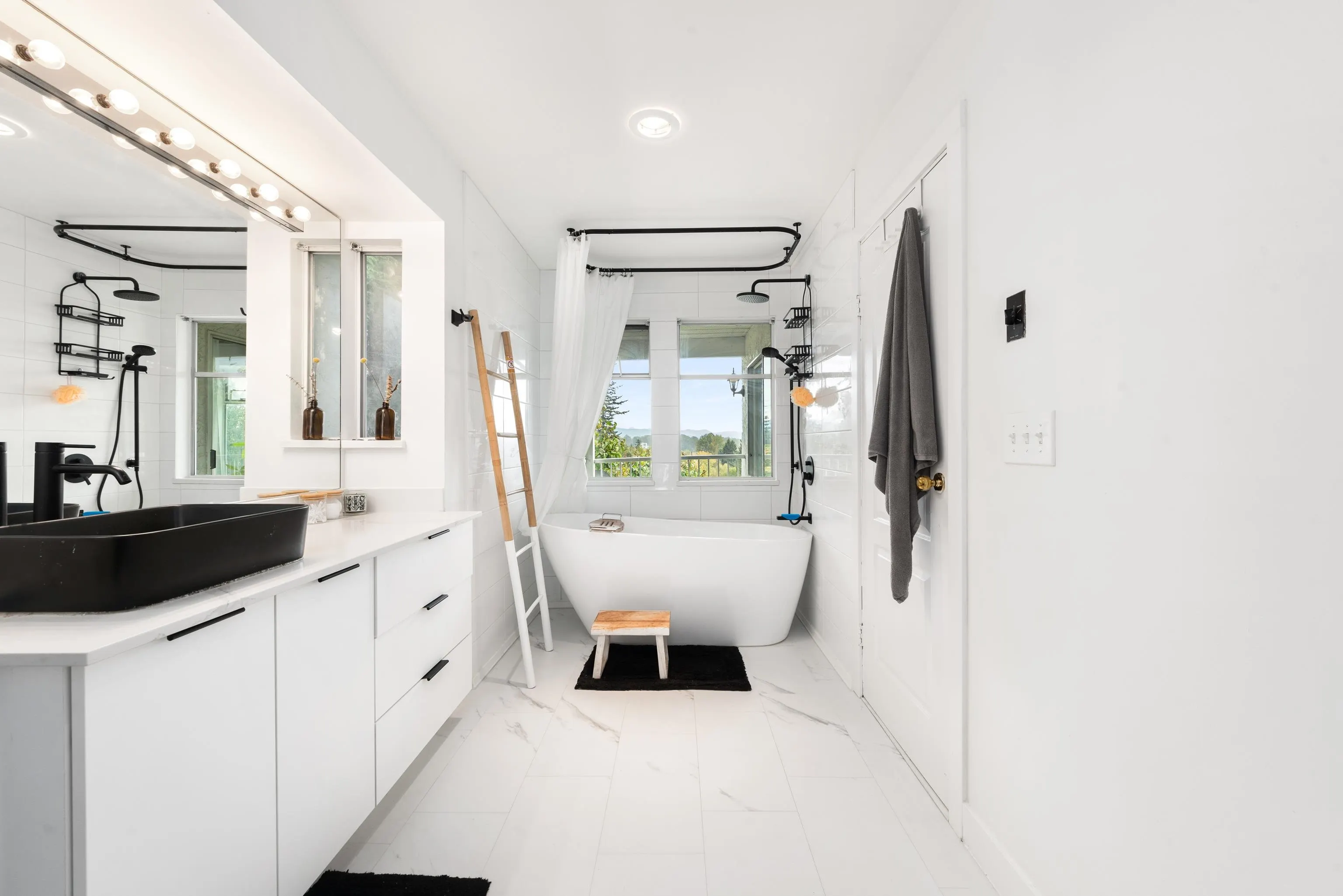 1128 Fraserview Street