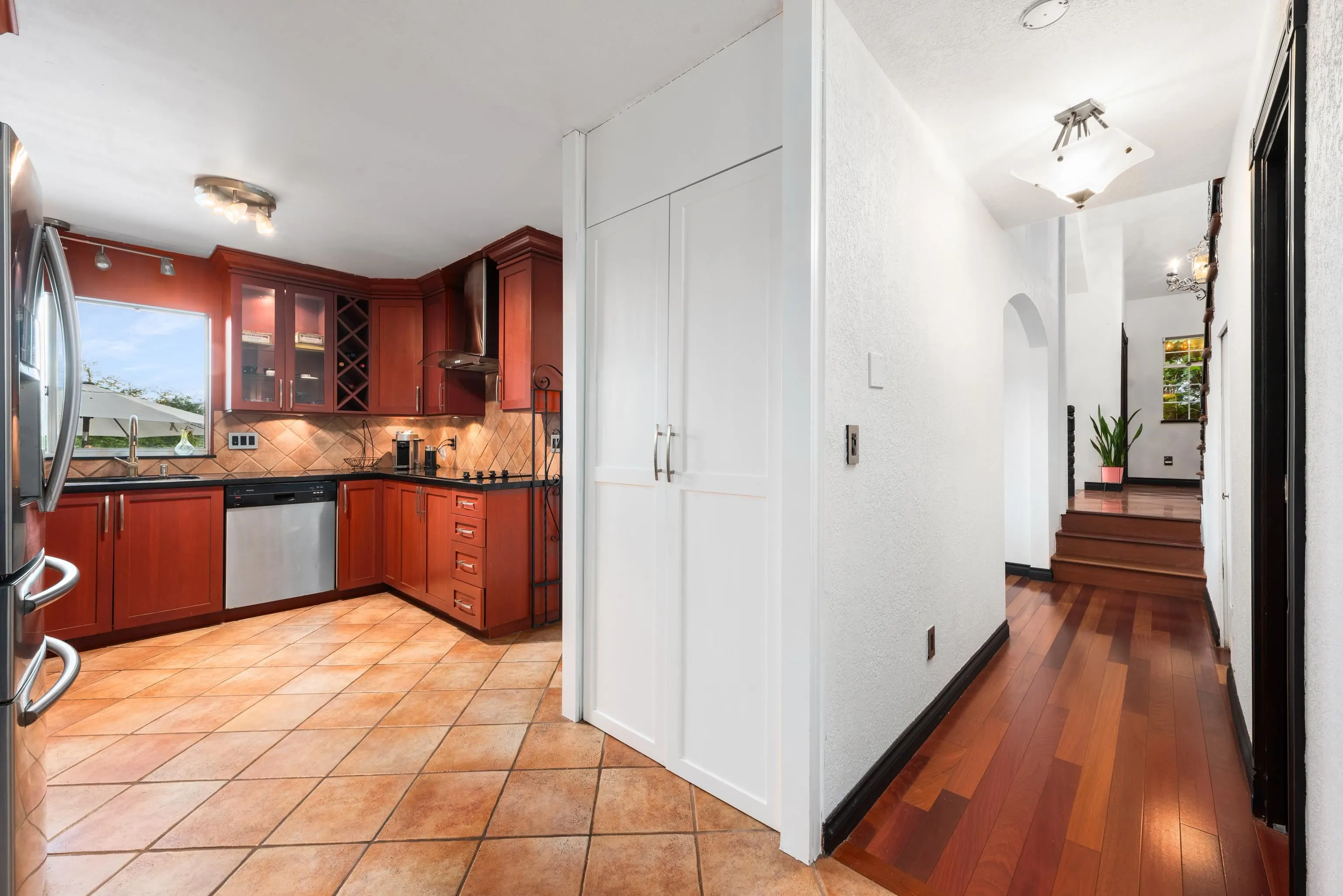 1128 Fraserview Street