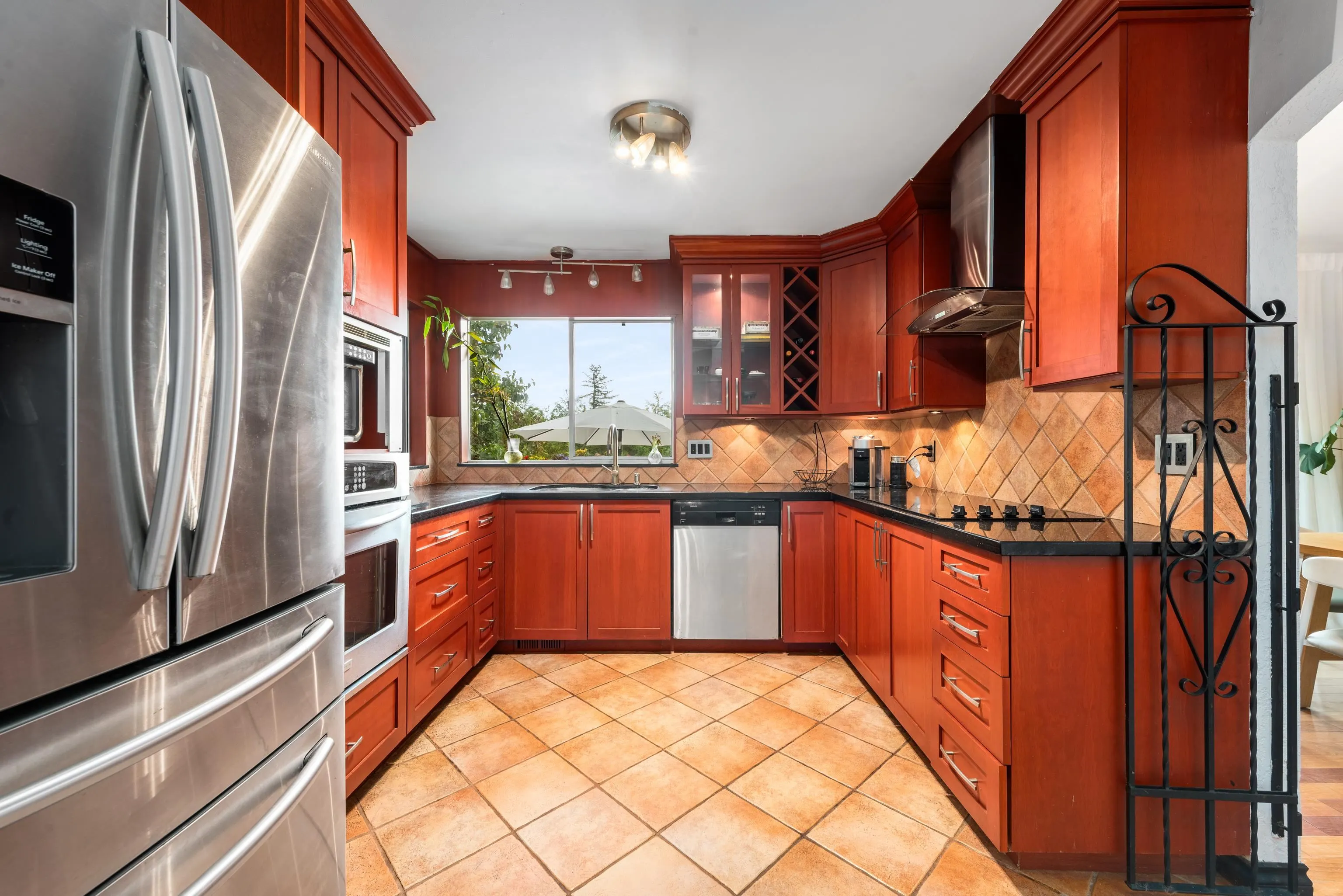 1128 Fraserview Street