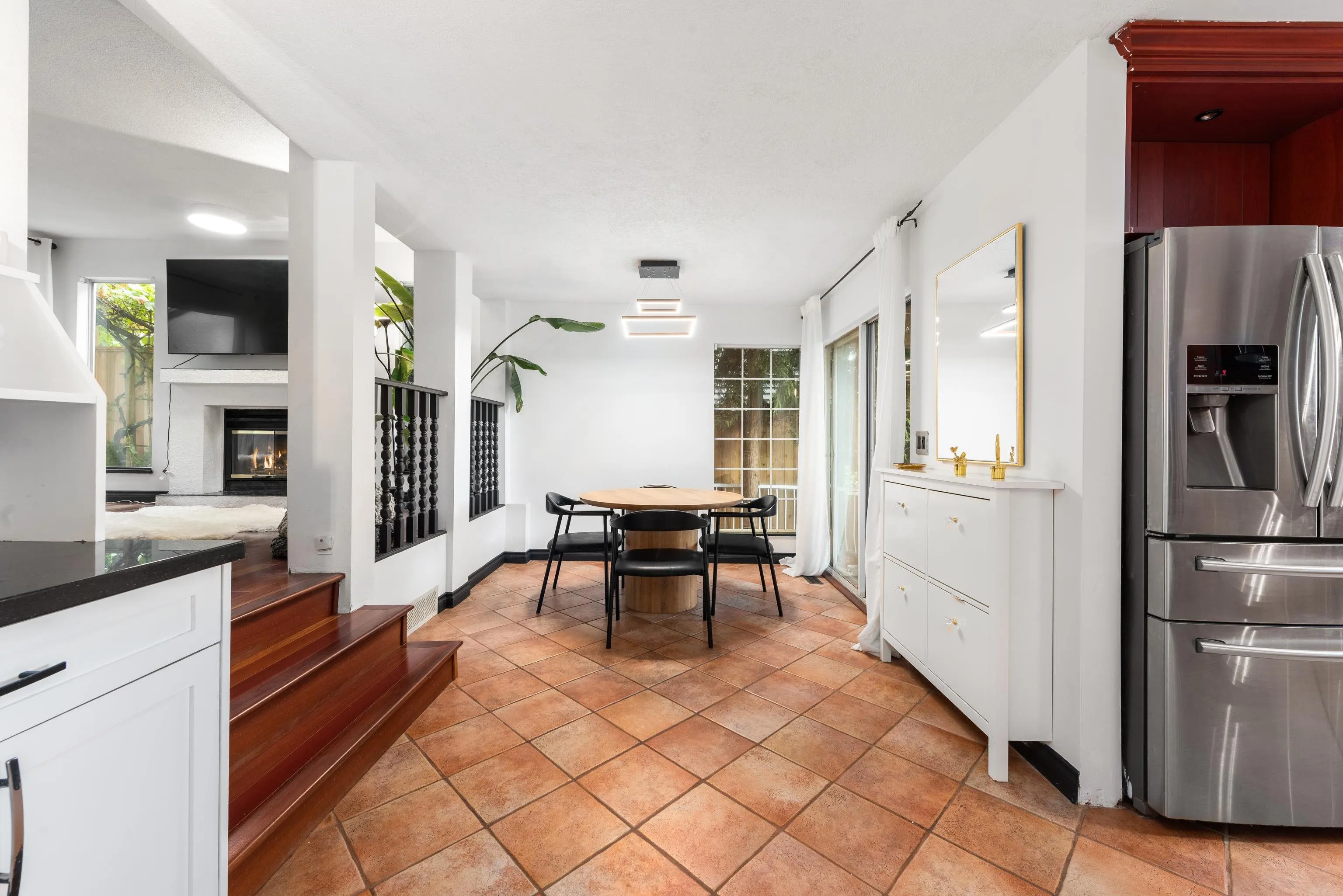 1128 Fraserview Street