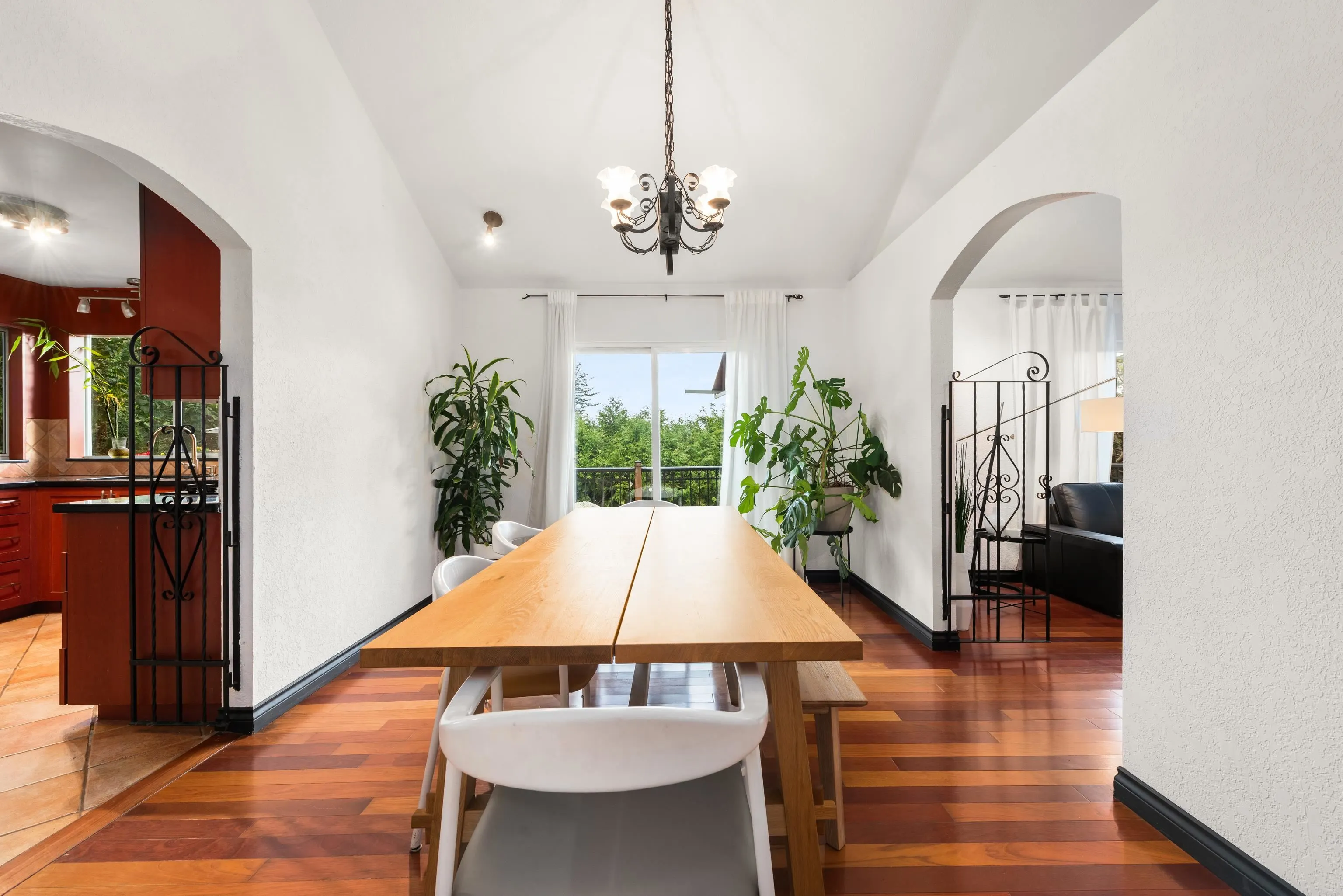 1128 Fraserview Street