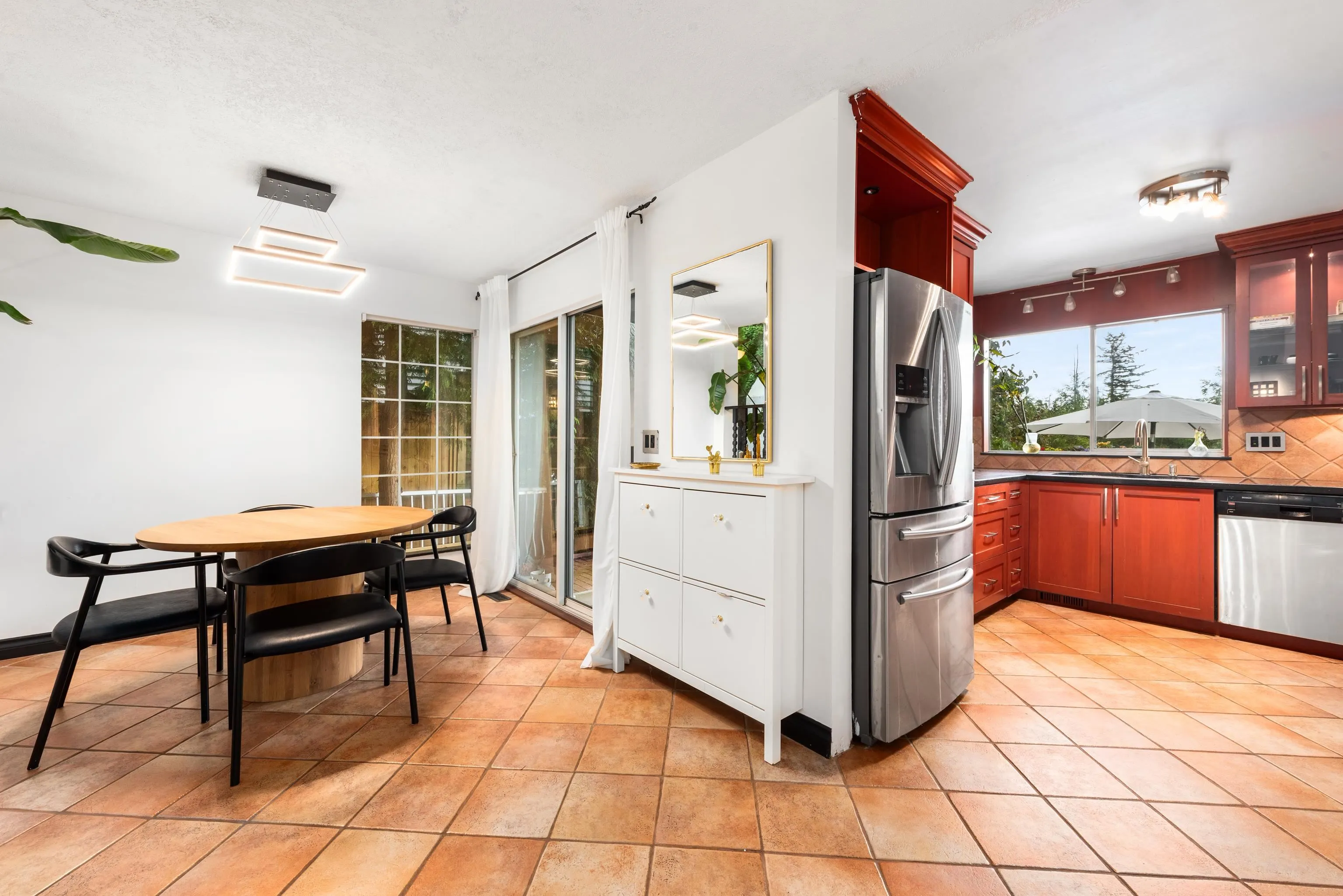 1128 Fraserview Street