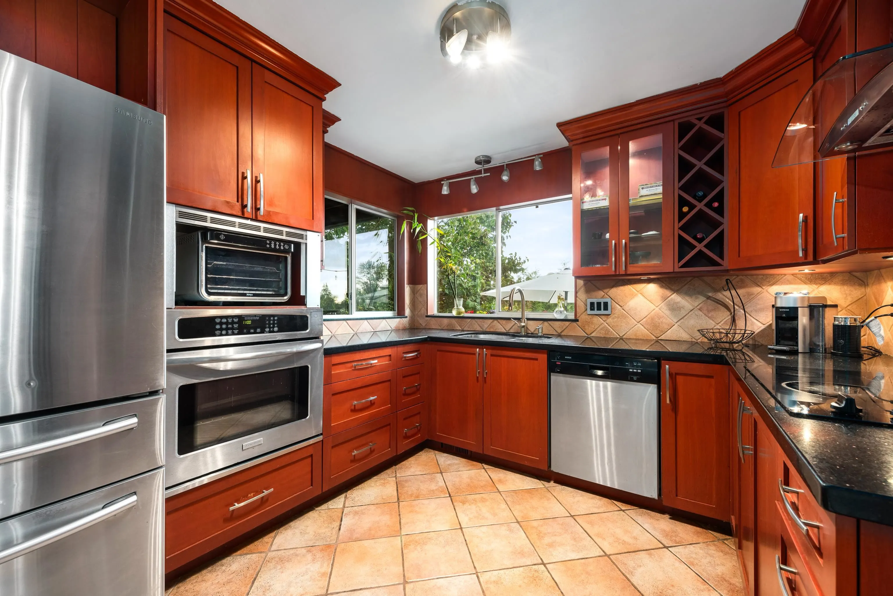 1128 Fraserview Street