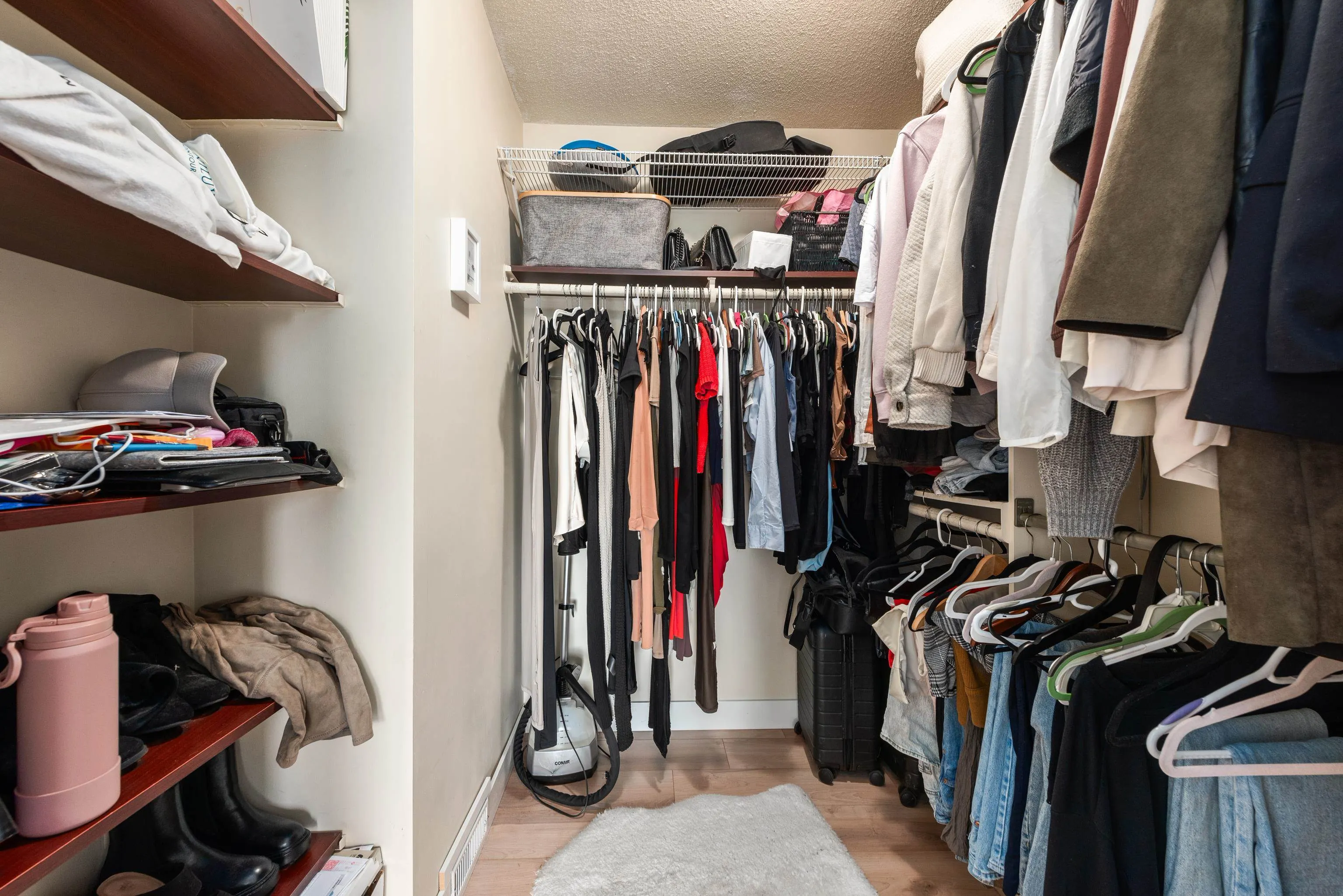 1128 Fraserview Street